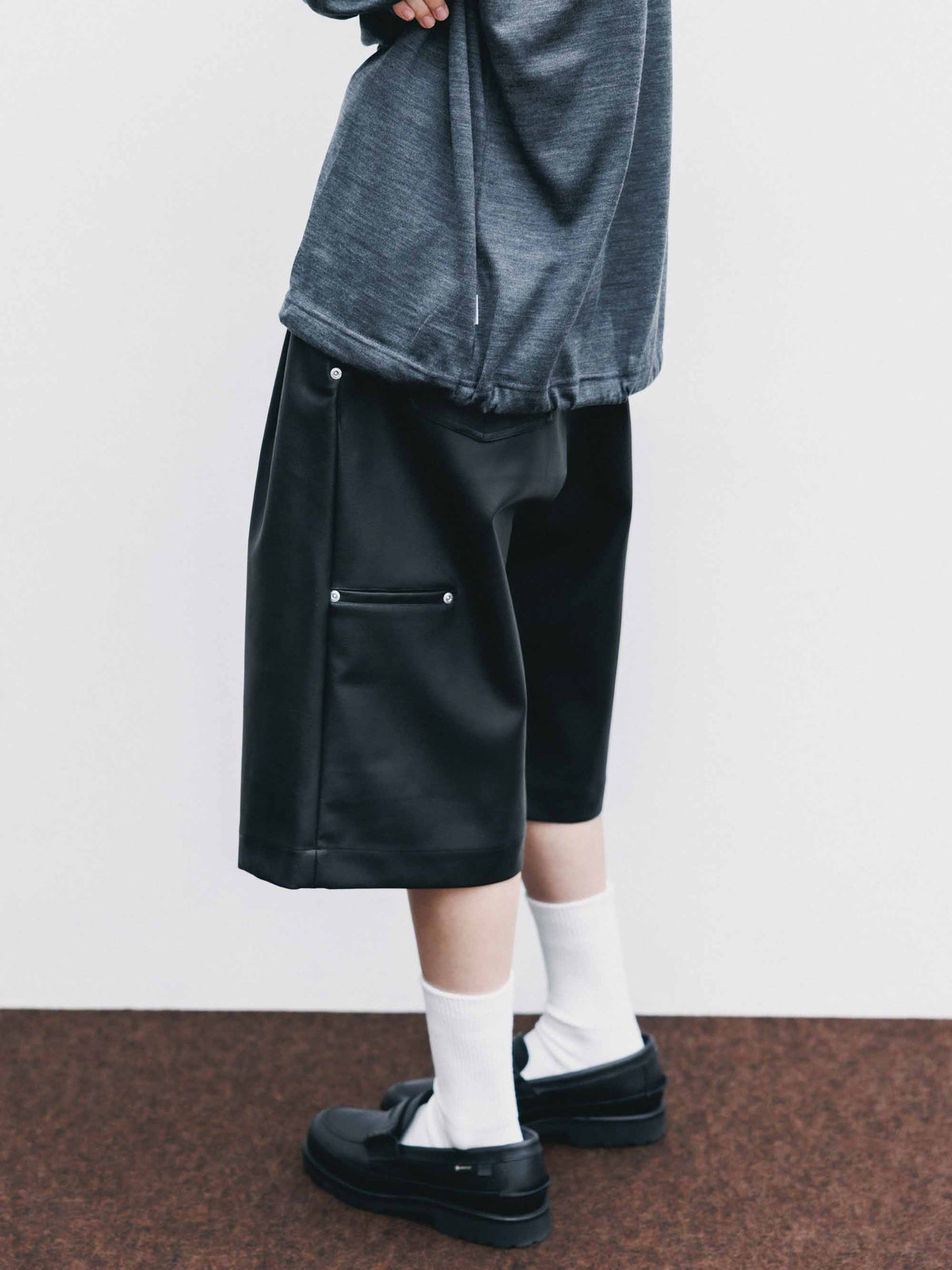 【9.16 WED 20:00- IN STOCK】SYNTHETIC SKIN-TEX CITY BAGGY HALF PANTS (BLACK)