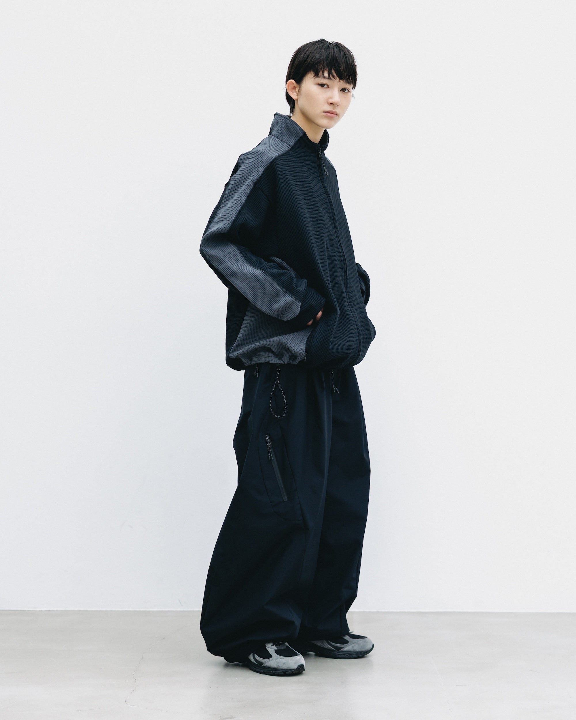 CITY LIGHT THERMAL ZIP UP (BLACK×GRAY)