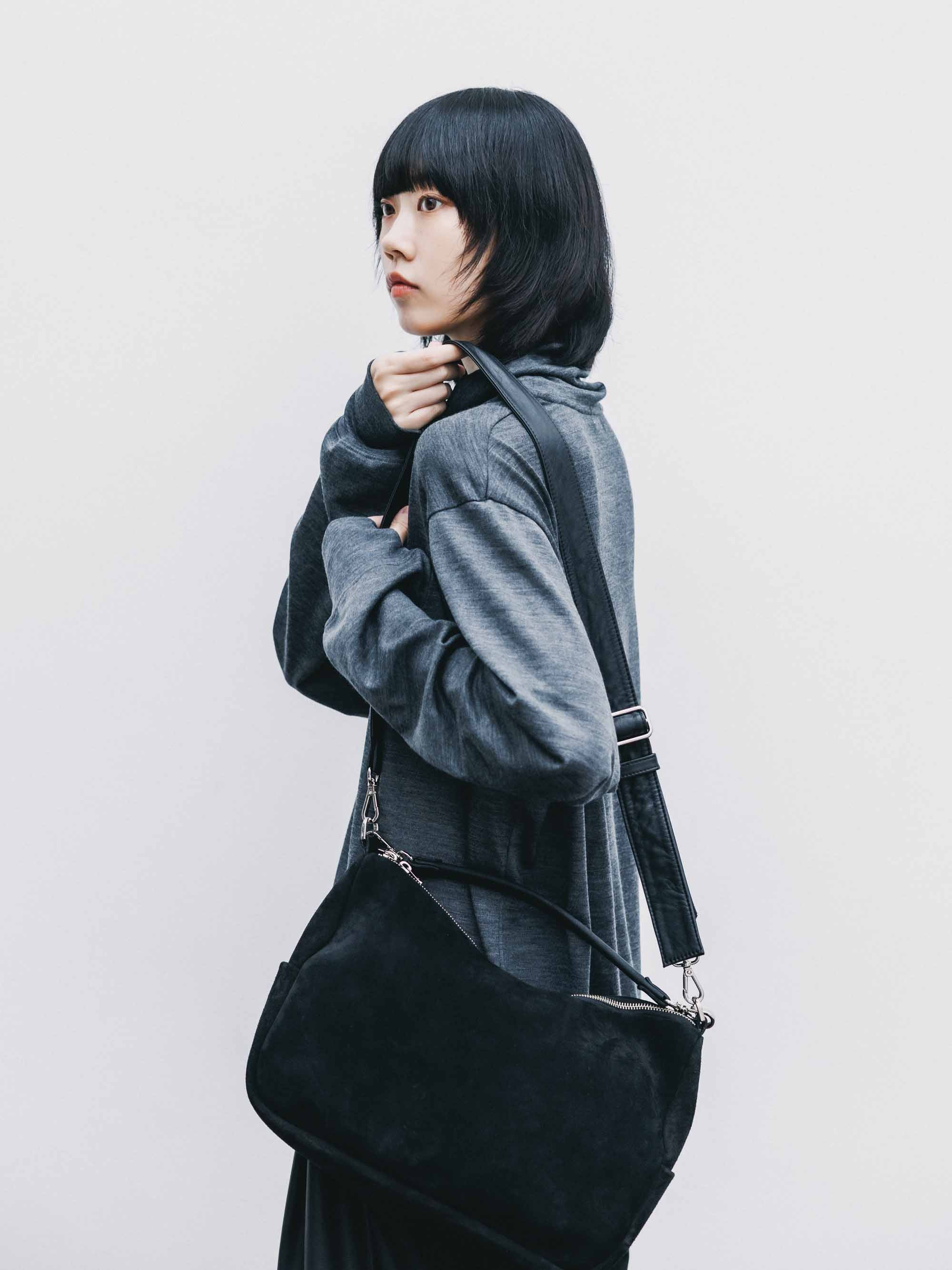 9.19 SAT 20:00- IN STOCK】SUEDE DAYOFF BAG (BLACK)