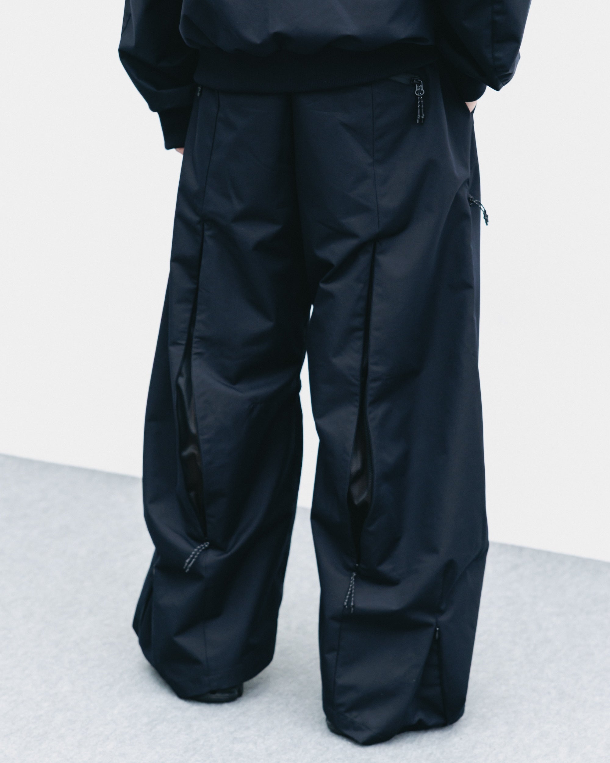 【10.29 WED 20:00- IN STOCK】+phenix WINDSTOPPER® by GORE-TEX LABS TWILL CITY BARREL LEG PANTS (BLACK)