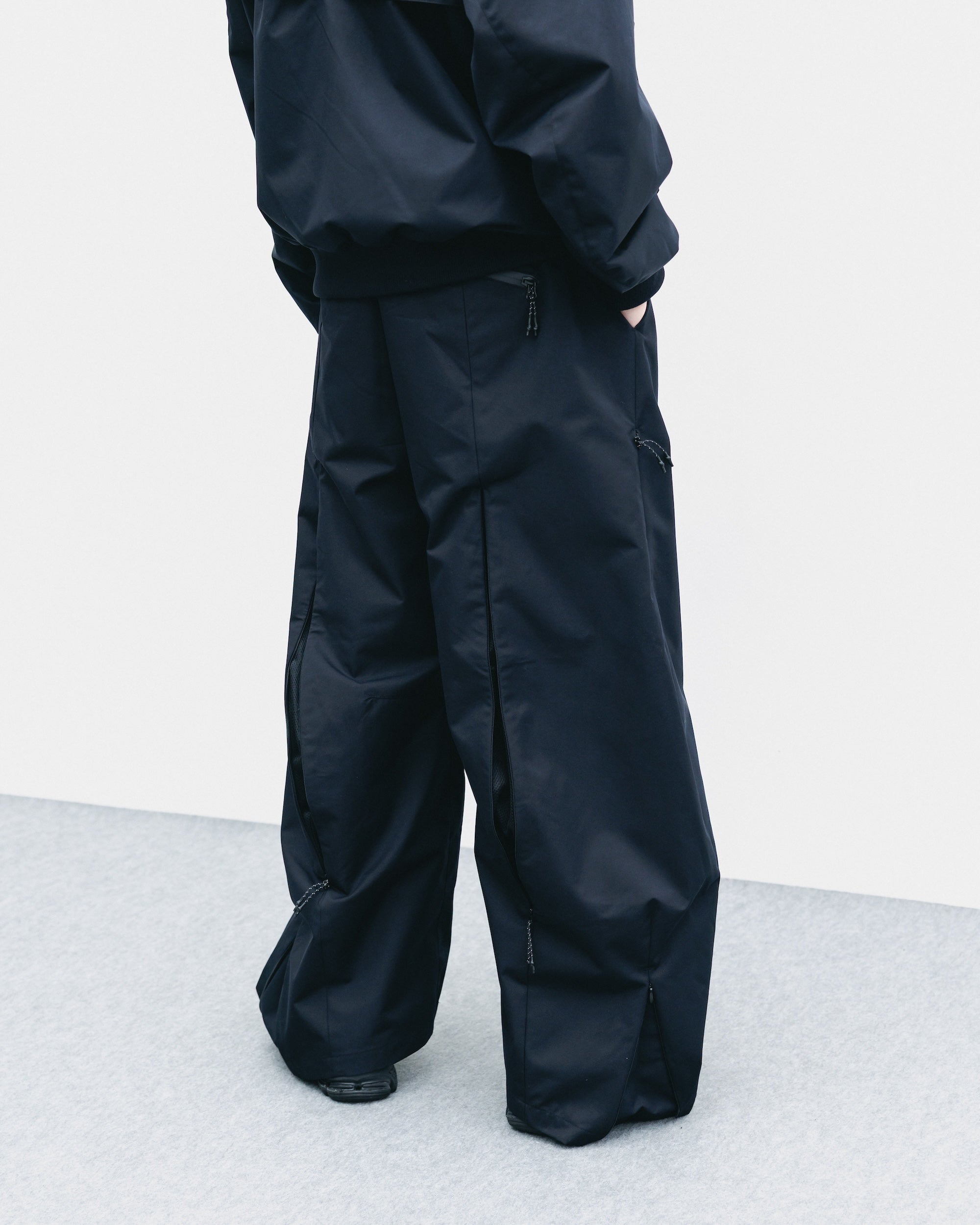 【10.29 WED 20:00- IN STOCK】+phenix WINDSTOPPER® by GORE-TEX LABS TWILL CITY BARREL LEG PANTS (BLACK)