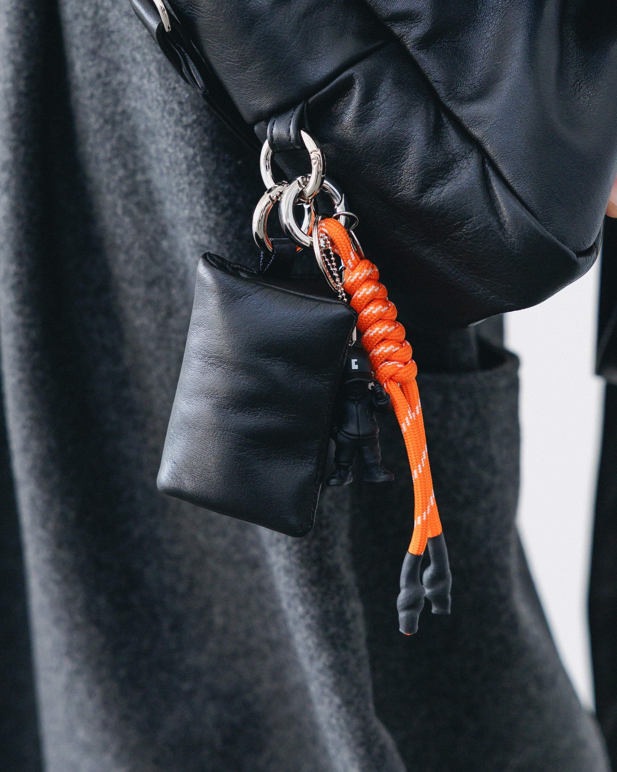 LEATHER PADDED AIRPODS CASE (BLACK)