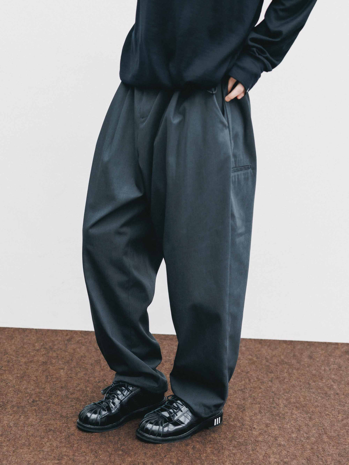 【9.19 SAT 20:00- IN STOCK】T/C GABARDINE CITY UNIFORM WIDE TAPERED PANTS (GRAY)