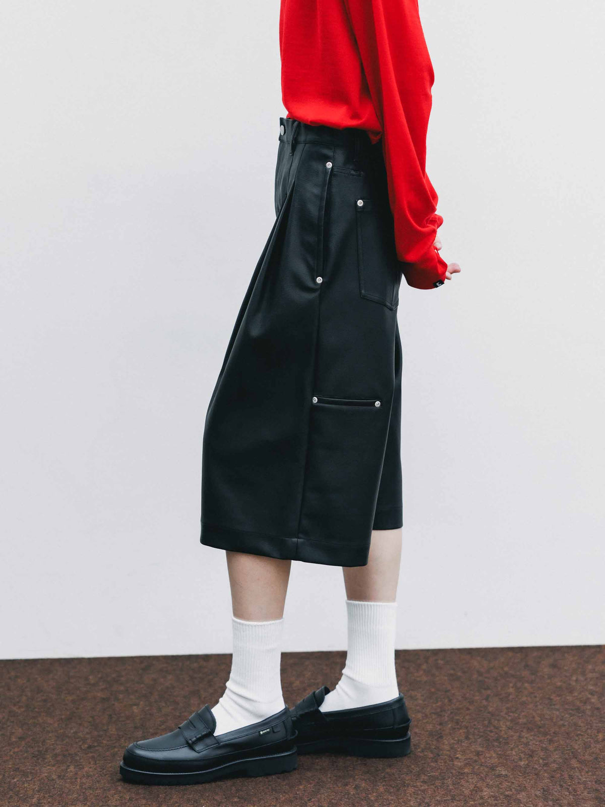 【9.16 WED 20:00- IN STOCK】SYNTHETIC SKIN-TEX CITY BAGGY HALF PANTS (BLACK)