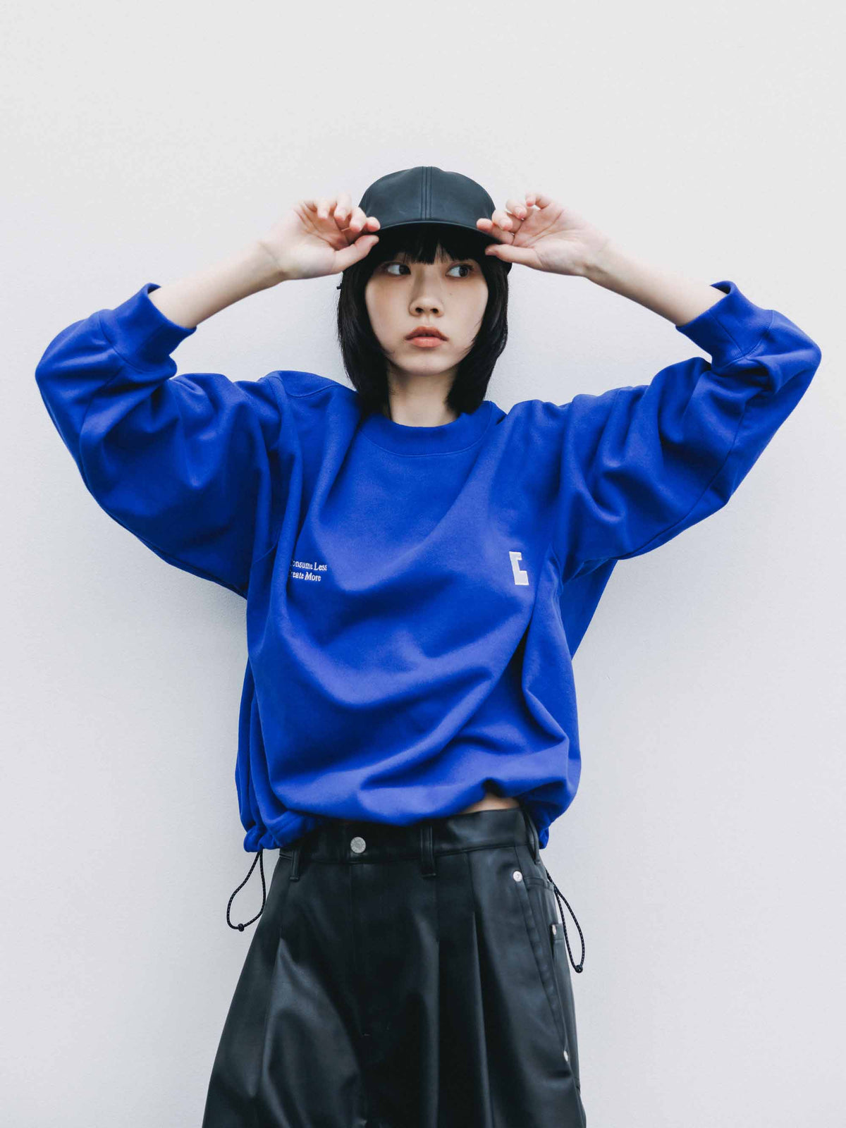 【9.23 WED 20:00- IN STOCK】"C×CONCEPT" SWEATSHIRT WITH DRAWSTRINGS (BLUE)