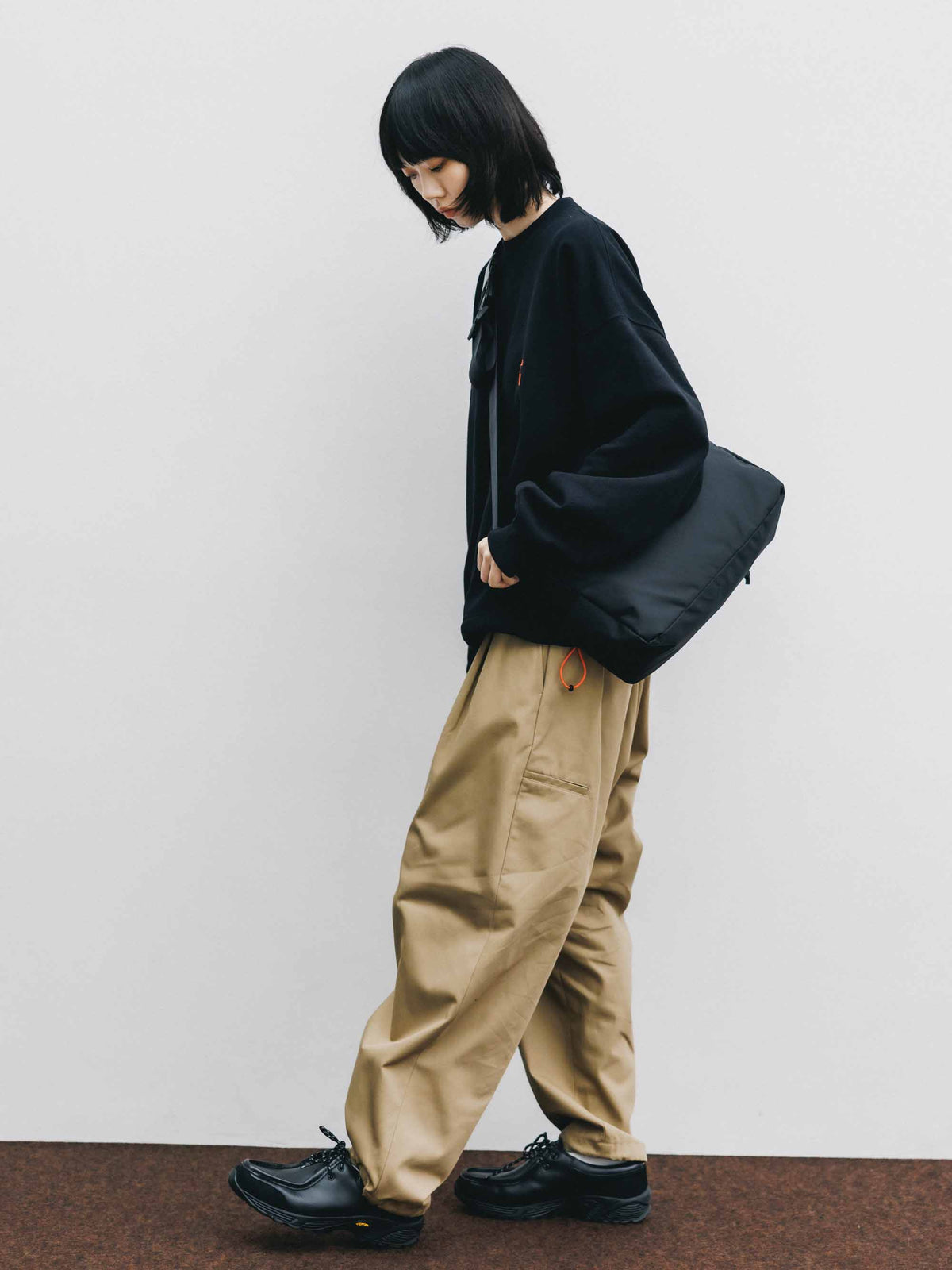 【9.19 SAT 20:00- IN STOCK】T/C GABARDINE CITY UNIFORM WIDE TAPERED PANTS (BEIGE)