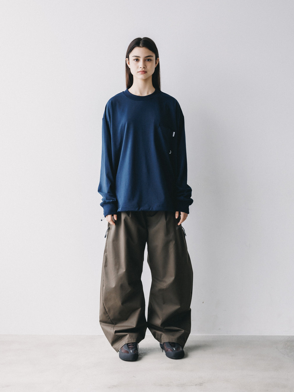 【10.17 SAT 20:00- IN STOCK】 +phenix WINDSTOPPER® by GORE-TEX LABS TWILL CITY BARREL LEG PANTS (URBAN BROWN)