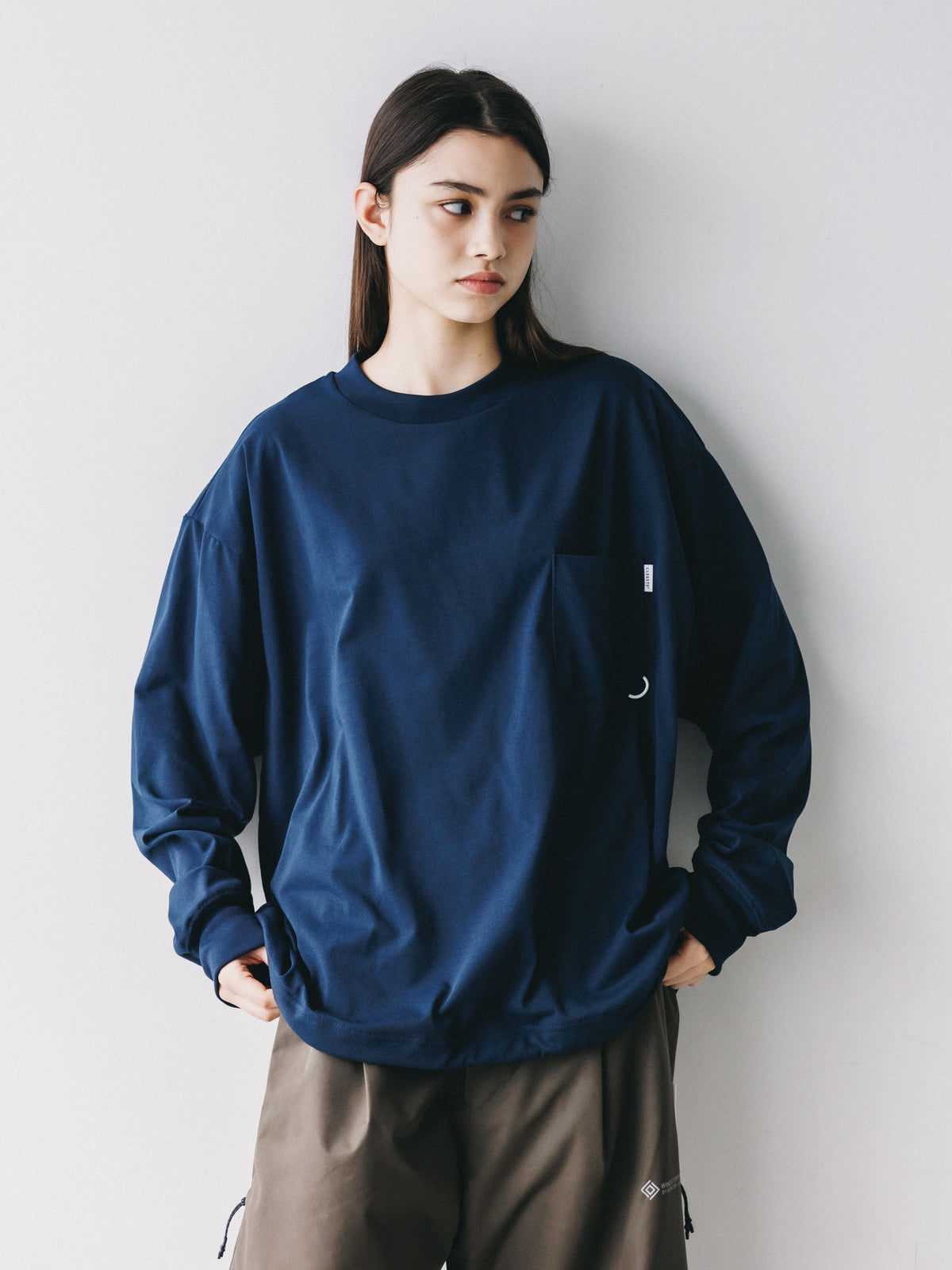 【10.17 SAT 20:00- IN STOCK】 TECH POCKET L/S T-SHIRT (NAVY)