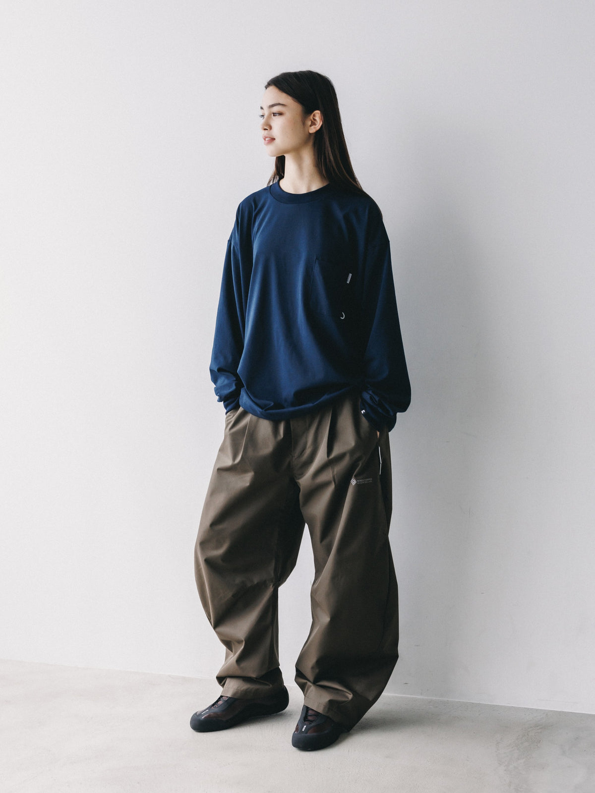 【10.17 SAT 20:00- IN STOCK】 +phenix WINDSTOPPER® by GORE-TEX LABS TWILL CITY BARREL LEG PANTS (URBAN BROWN)