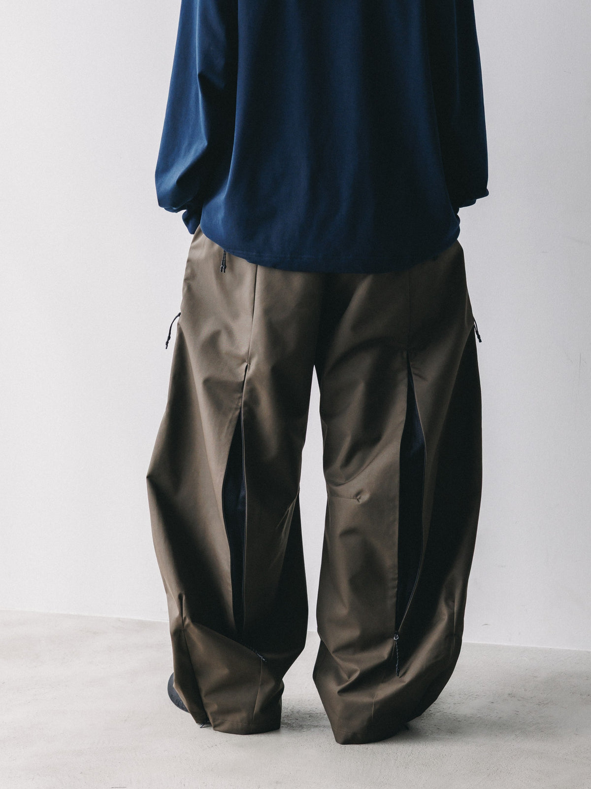 【10.17 SAT 20:00- IN STOCK】 +phenix WINDSTOPPER® by GORE-TEX LABS TWILL CITY BARREL LEG PANTS (URBAN BROWN)