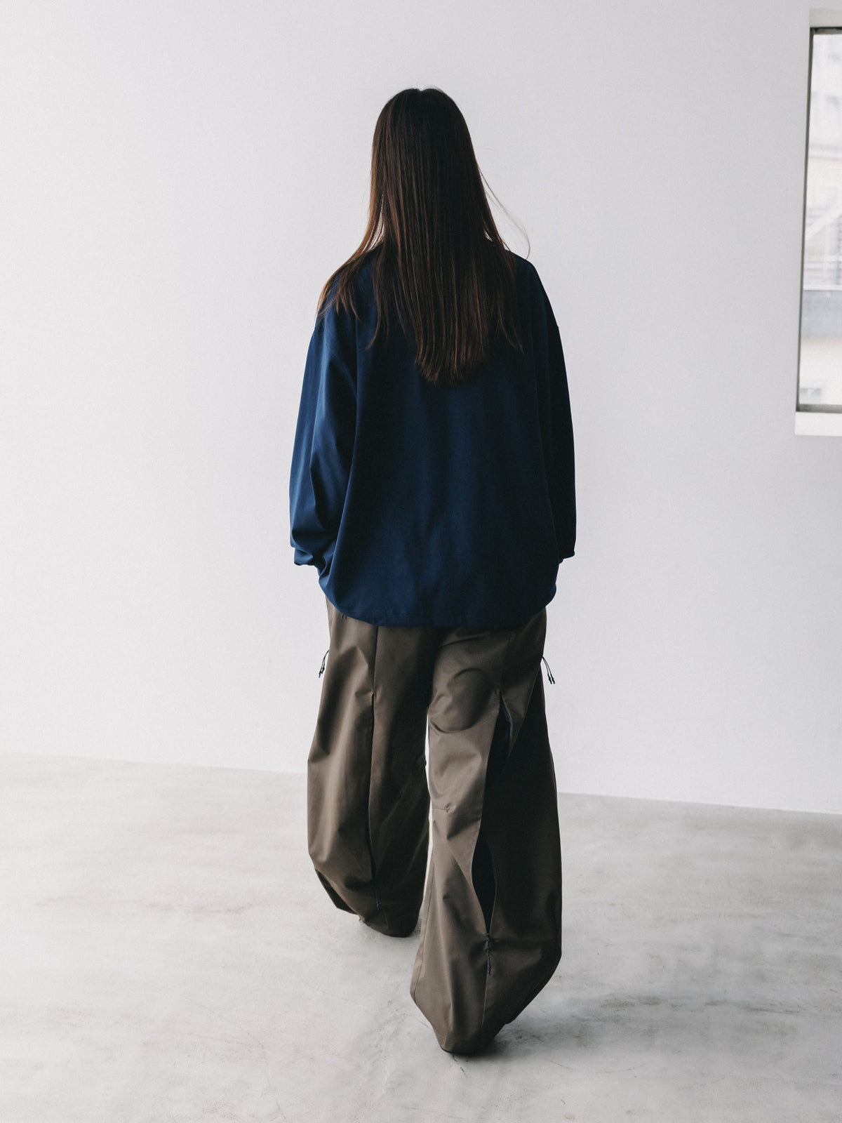 【10.17 SAT 20:00- IN STOCK】 +phenix WINDSTOPPER® by GORE-TEX LABS TWILL CITY BARREL LEG PANTS (URBAN BROWN)