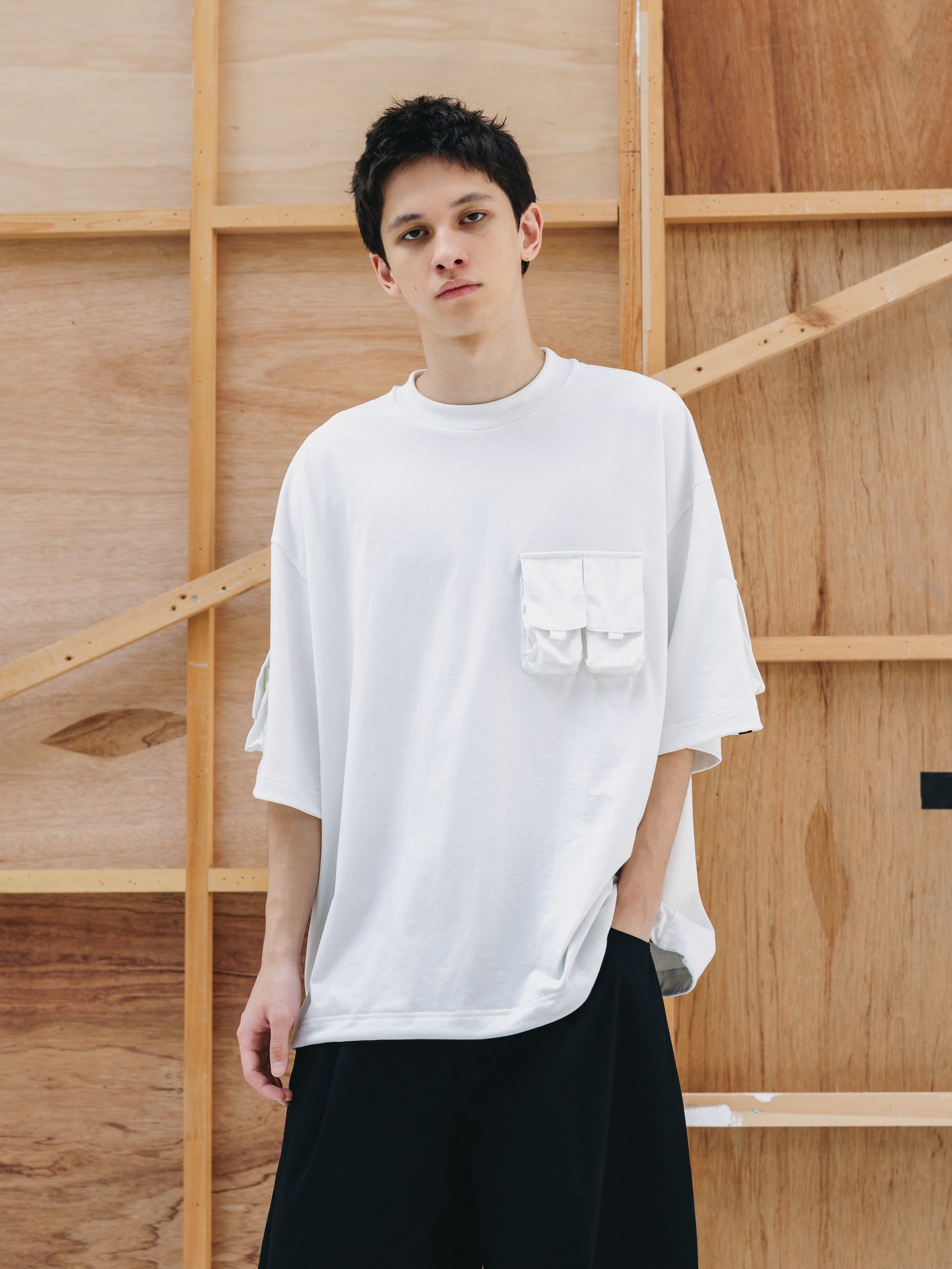 【7.1 WED 20:00- IN STOCK】MULTI POCKET S/S T-SHIRT (WHITE)