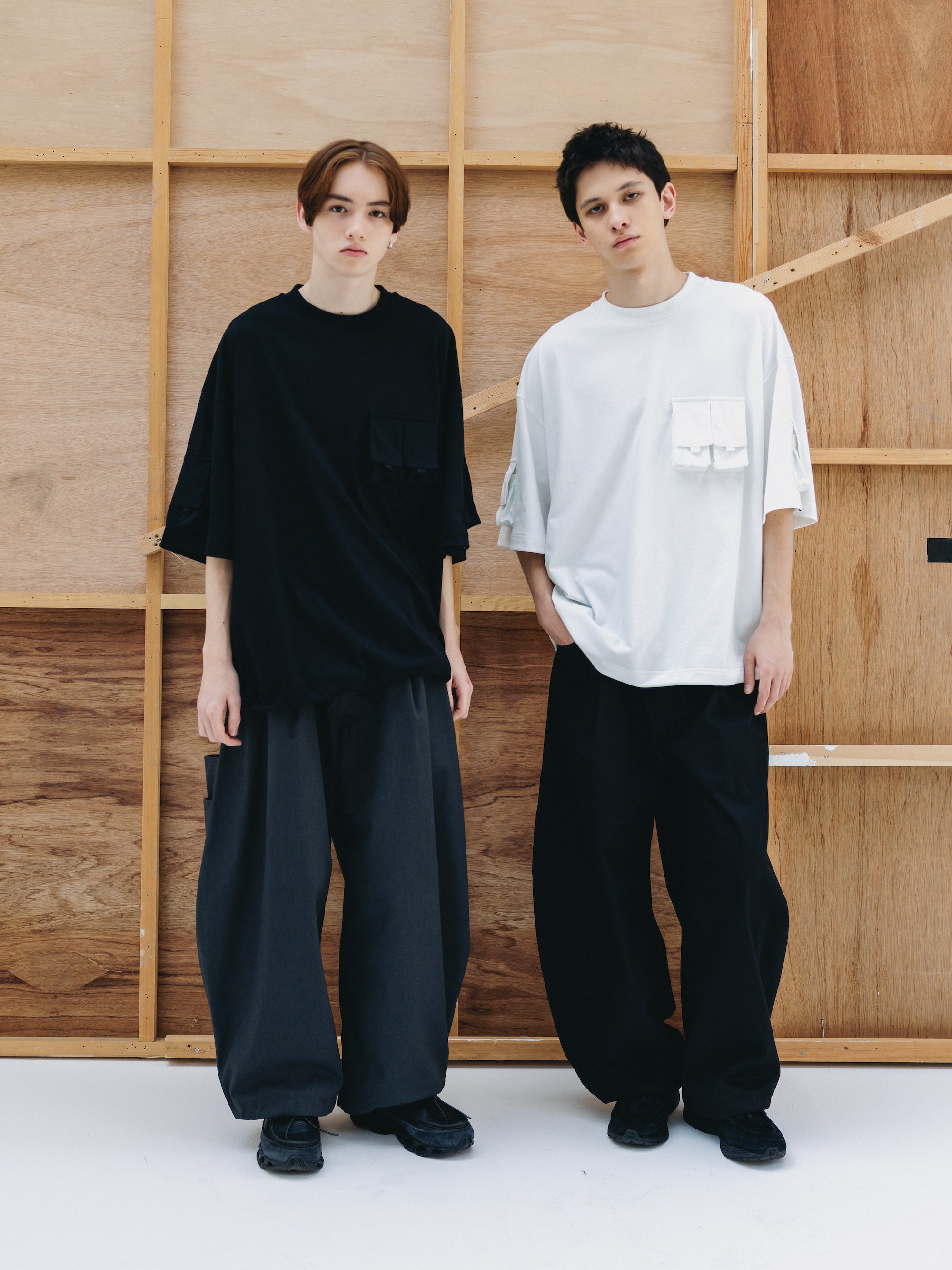 Ē POCKET S/S T-SHIRT ホワイト、ブラック2色セット XXL MULTI POCKET S/S T-SHIRT (WHITE)