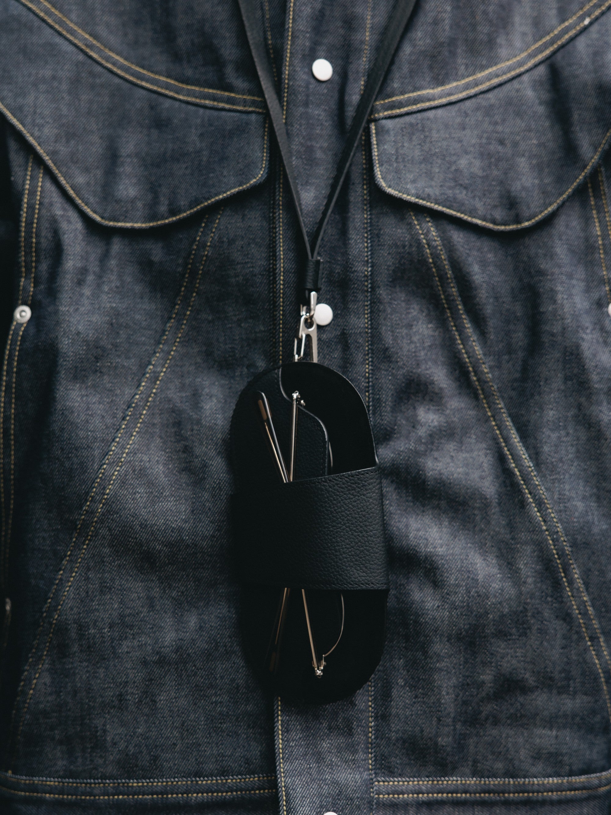【6.20 SAT 20:00- IN STOCK】 LEATHER GLASSES HOLDER