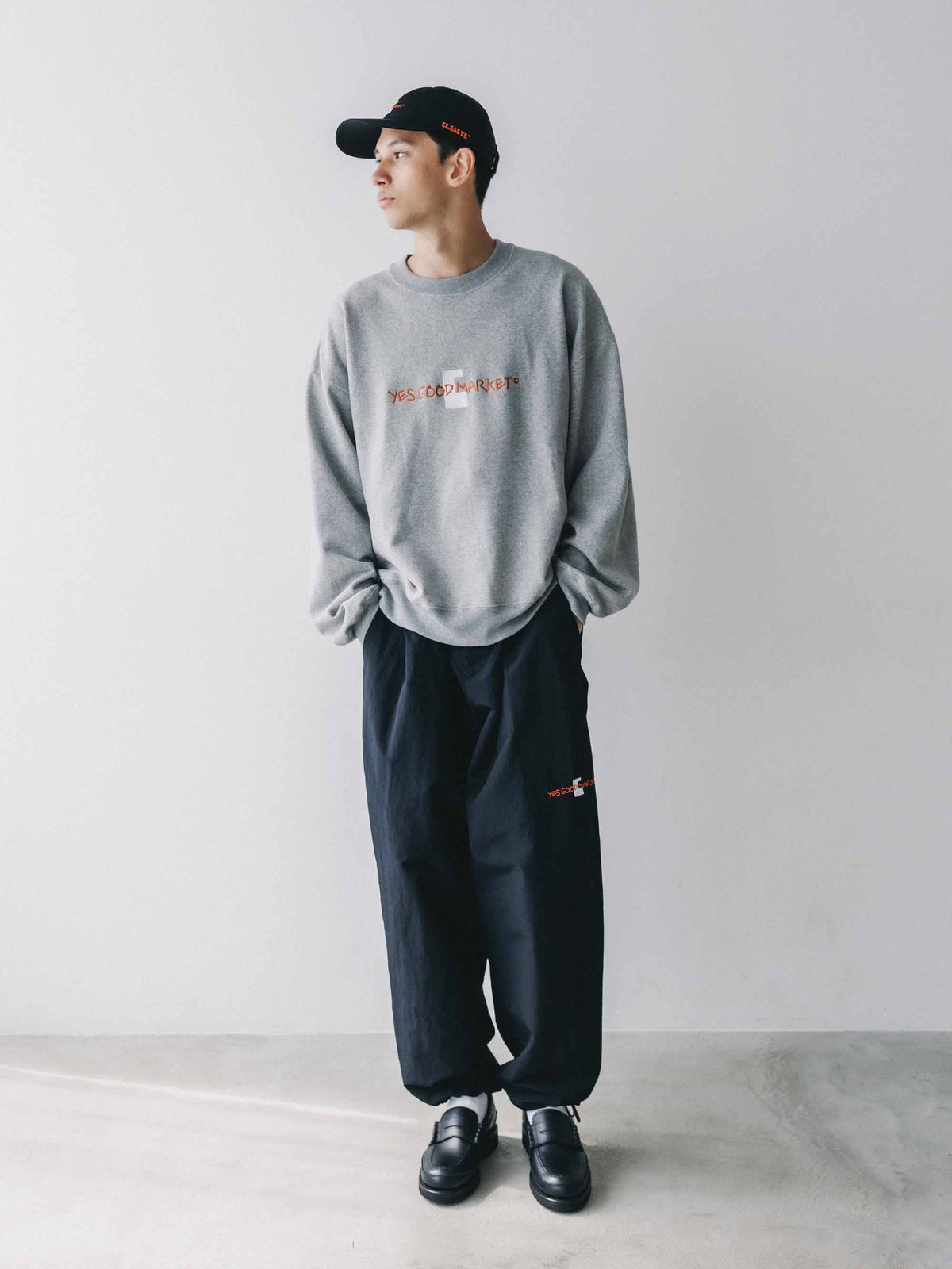 【10.4 SUN 20:00- IN STOCK】【LIMITED】 “C×YES GOOD MARKET" ACTIVE CITY UNIFORM WIDE TAPERED PANTS (BLACK)