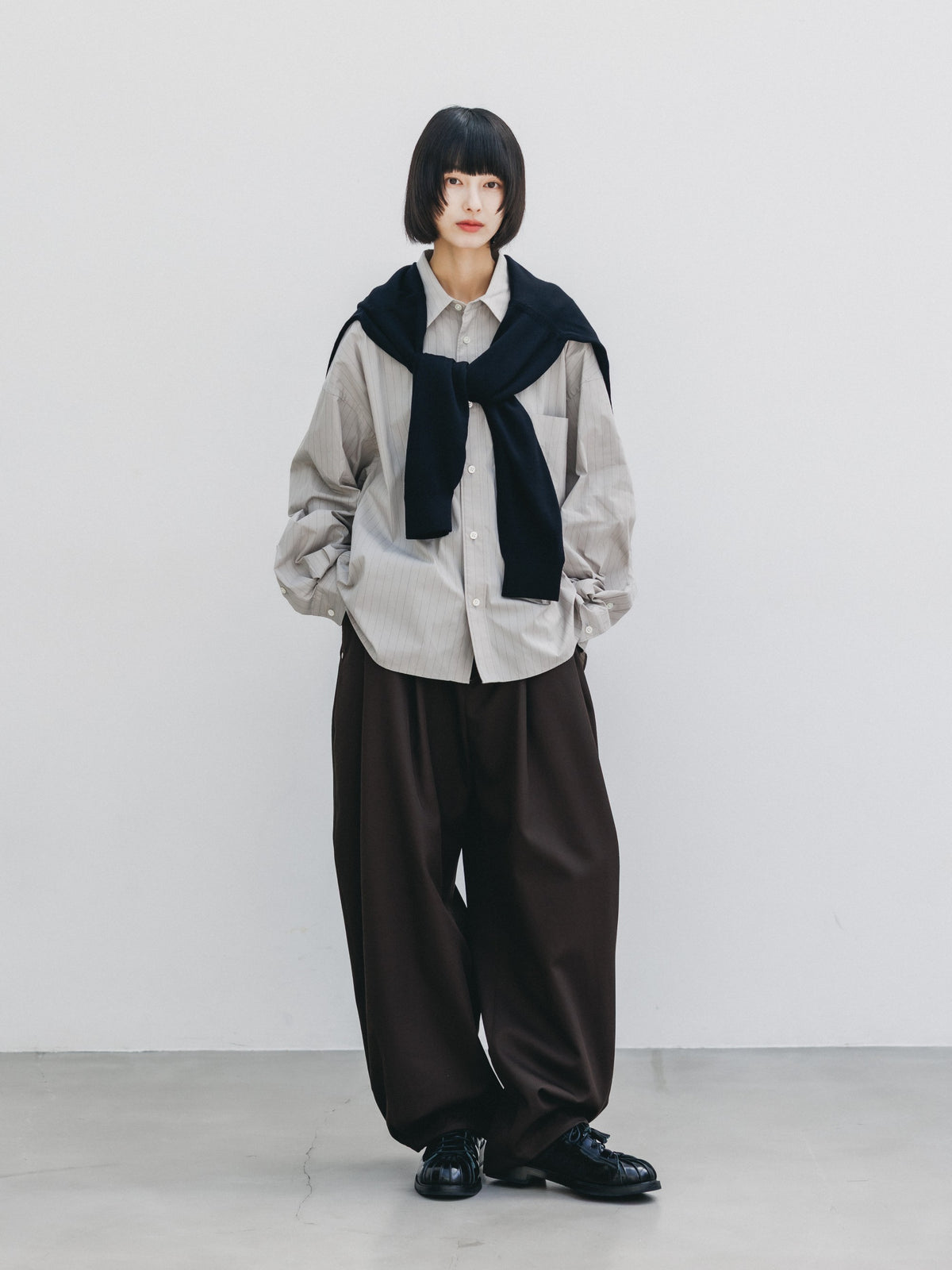 【10.14 WED 20:00- IN STOCK】 STRIPED EVERYDAY BOX FIT L/S SHIRT (GRAY STRIPE)
