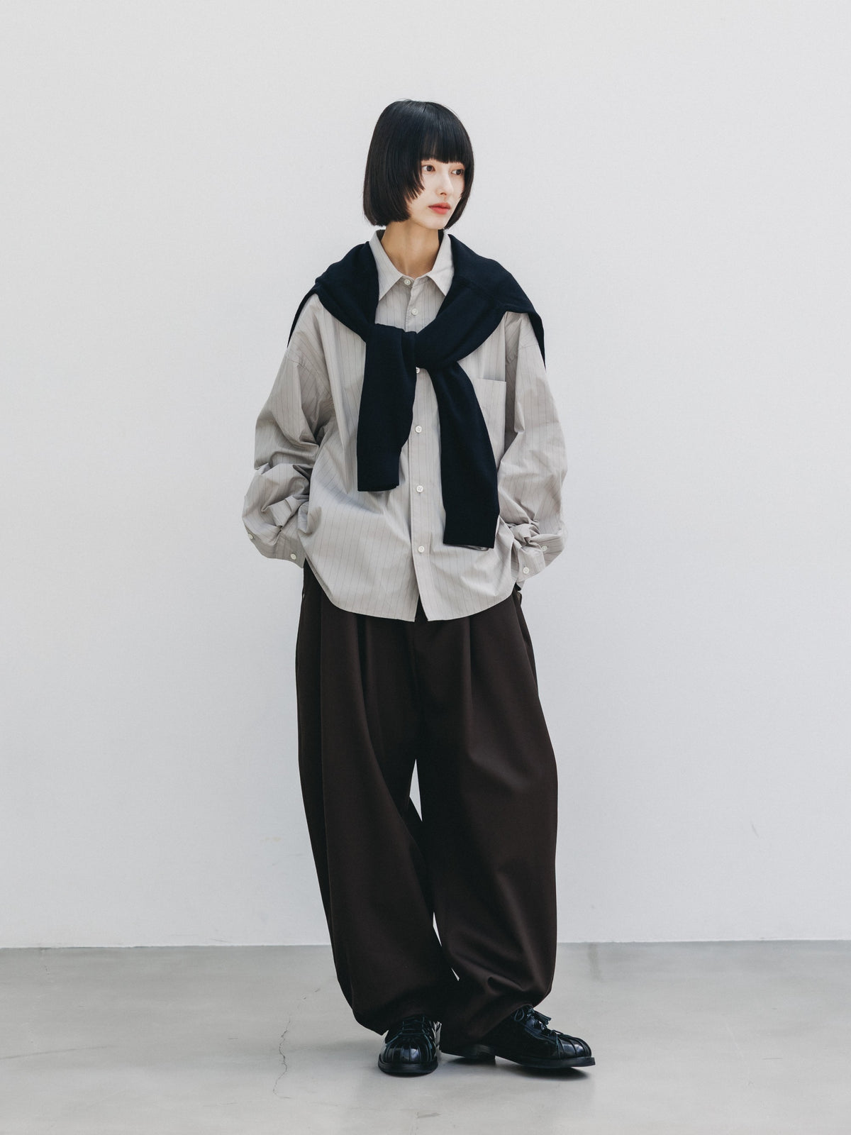 【10.14 WED 20:00- IN STOCK】 STRIPED EVERYDAY BOX FIT L/S SHIRT (GRAY STRIPE)