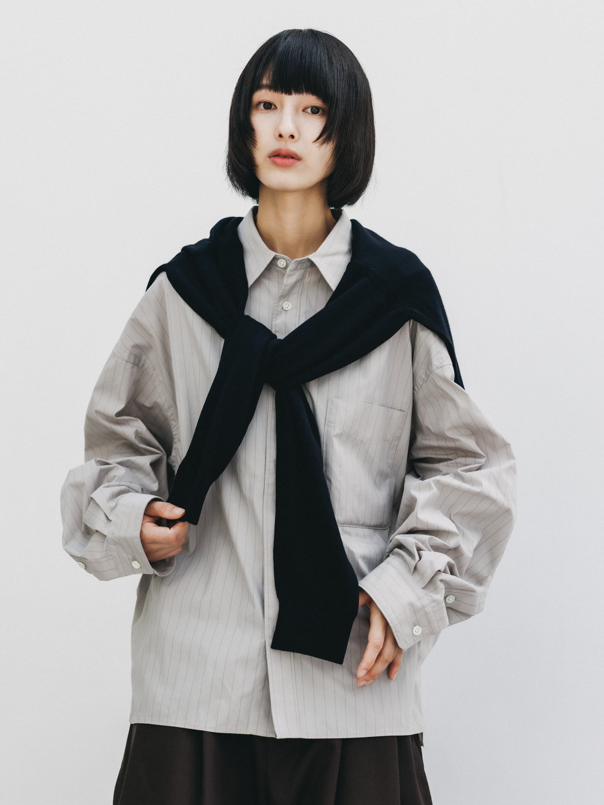 【10.14 WED 20:00- IN STOCK】 STRIPED EVERYDAY BOX FIT L/S SHIRT (GRAY STRIPE)