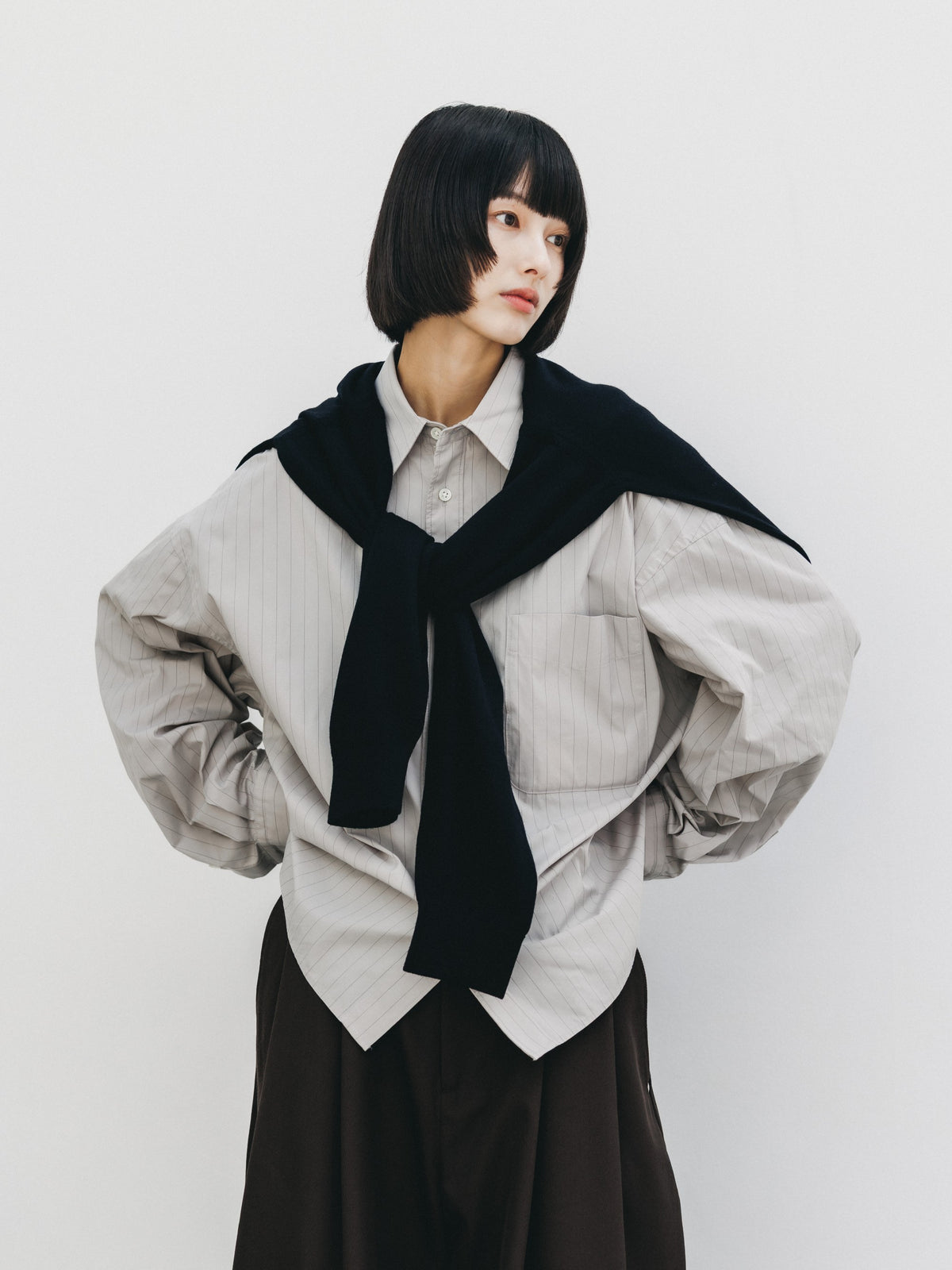 【10.14 WED 20:00- IN STOCK】 STRIPED EVERYDAY BOX FIT L/S SHIRT (GRAY STRIPE)