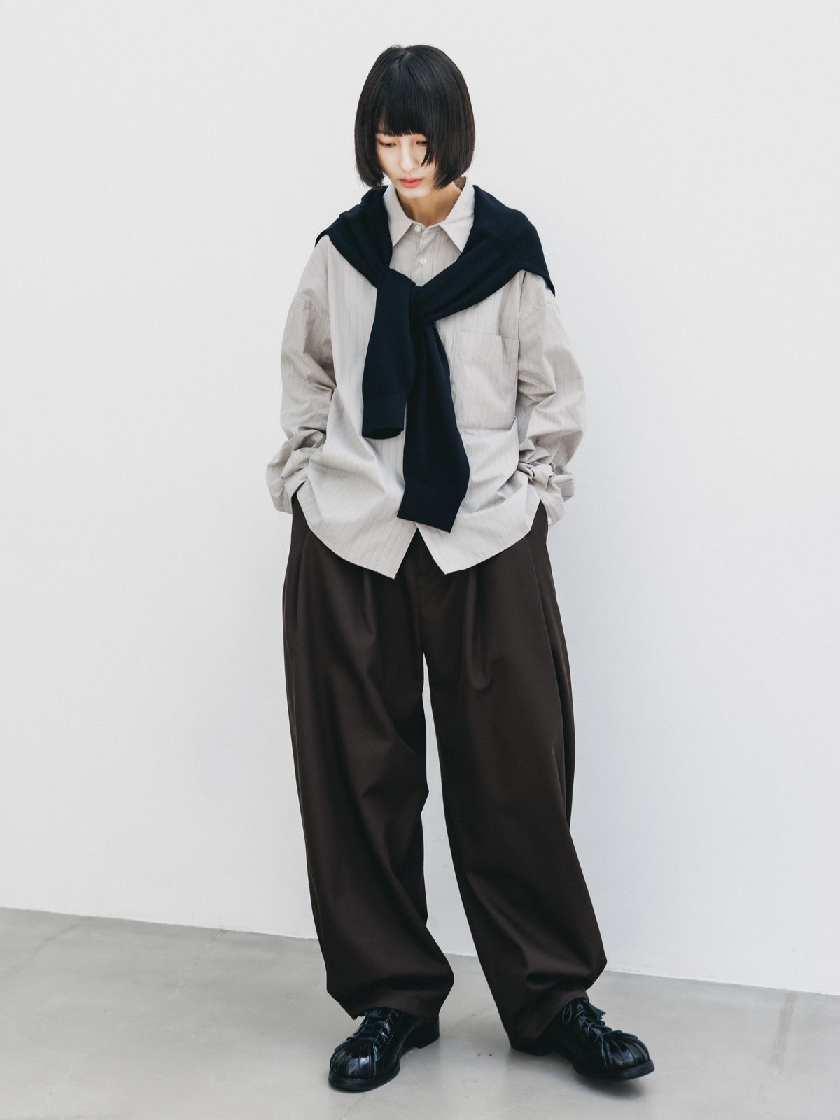 【10.14 WED 20:00- IN STOCK】 STRIPED EVERYDAY BOX FIT L/S SHIRT (GRAY STRIPE)