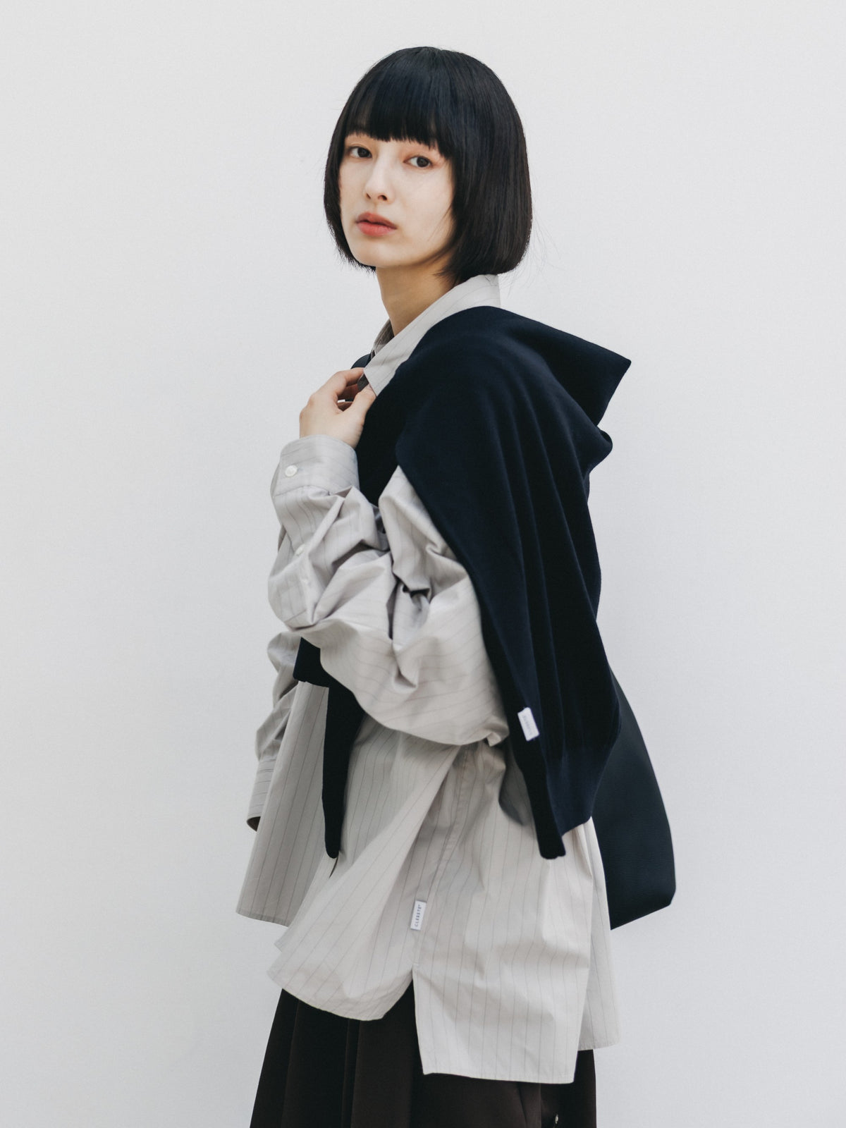 【10.14 WED 20:00- IN STOCK】 STRIPED EVERYDAY BOX FIT L/S SHIRT (GRAY STRIPE)