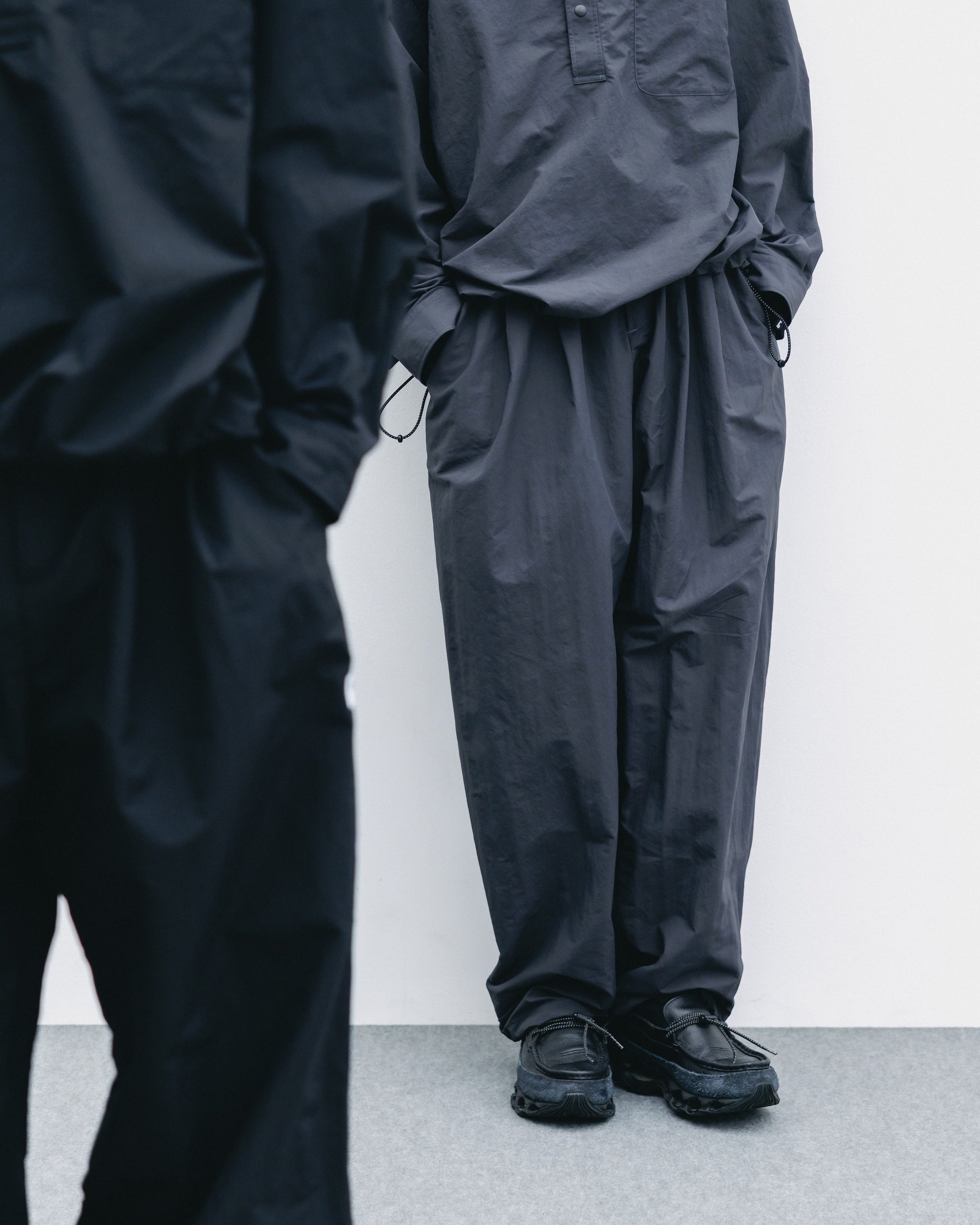 ACTIVE CITY UNIFORM WIDE TAPERED PANTS (GRAY)