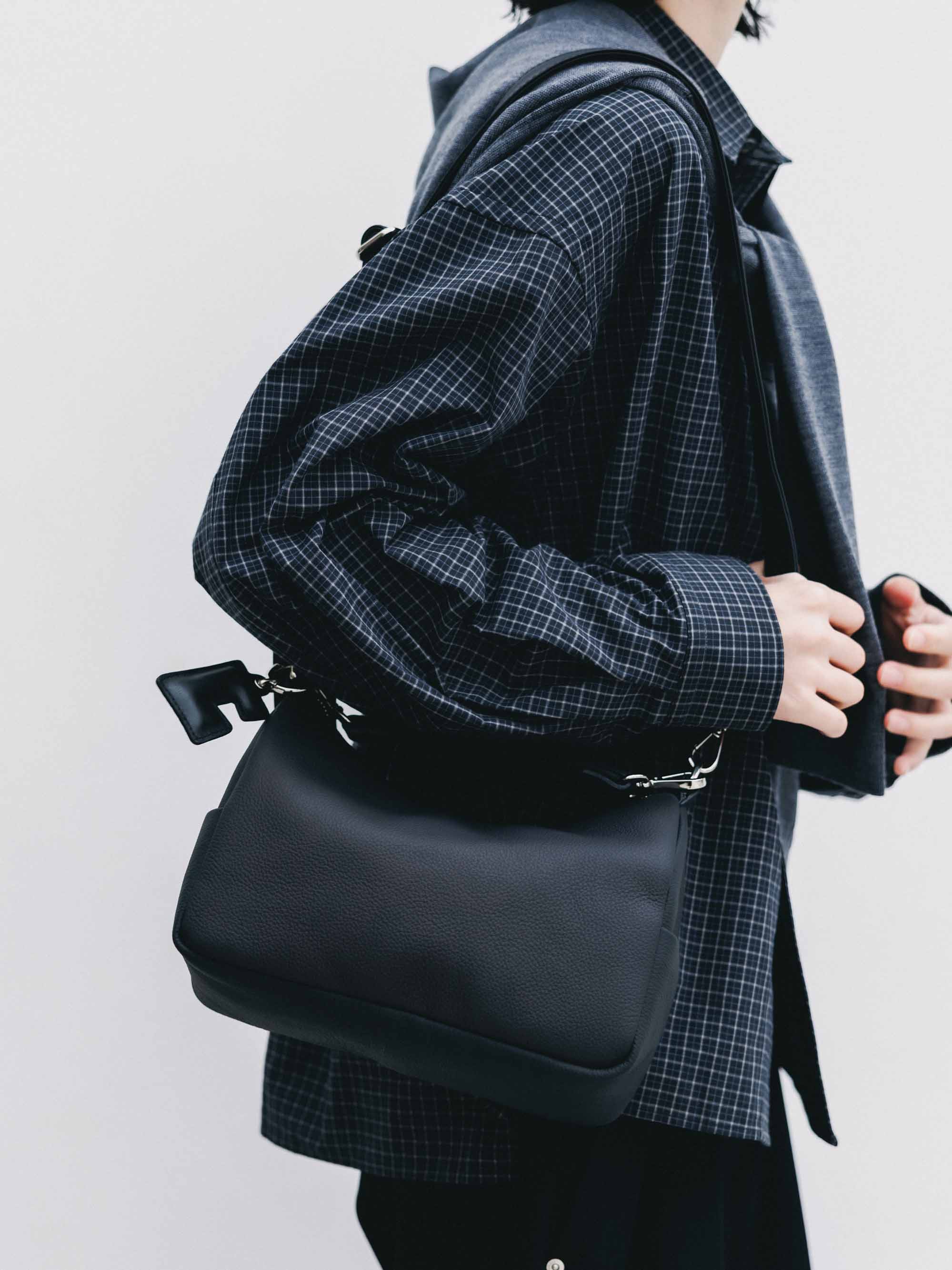 9.30 WED 20:00- IN STOCK】GRAIN LEATHER DAYOFF BAG (BLACK)