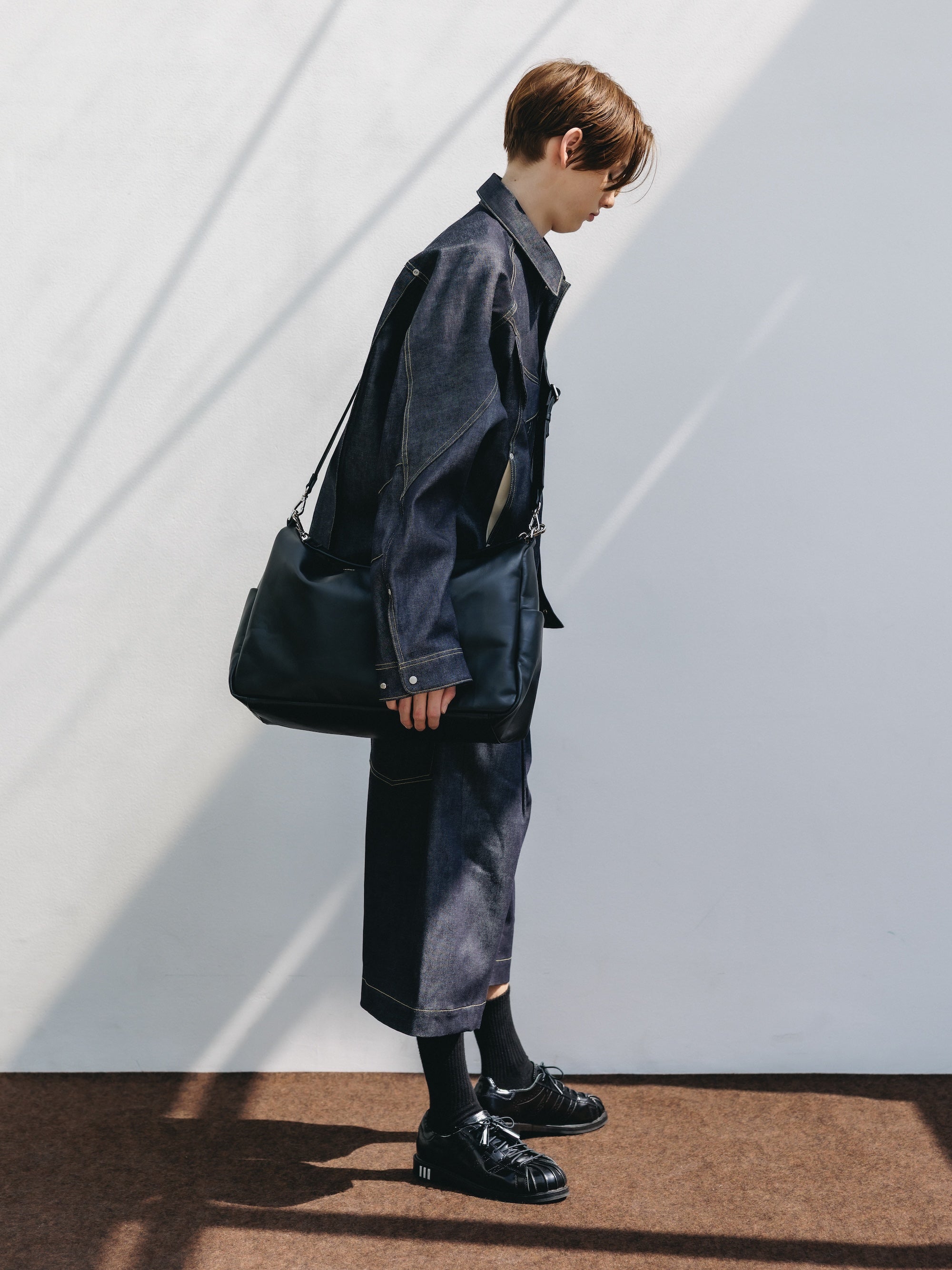 【6.17 WED 20:00- IN STOCK】LEATHER DAYOFF BAG LARGE (BLACK)