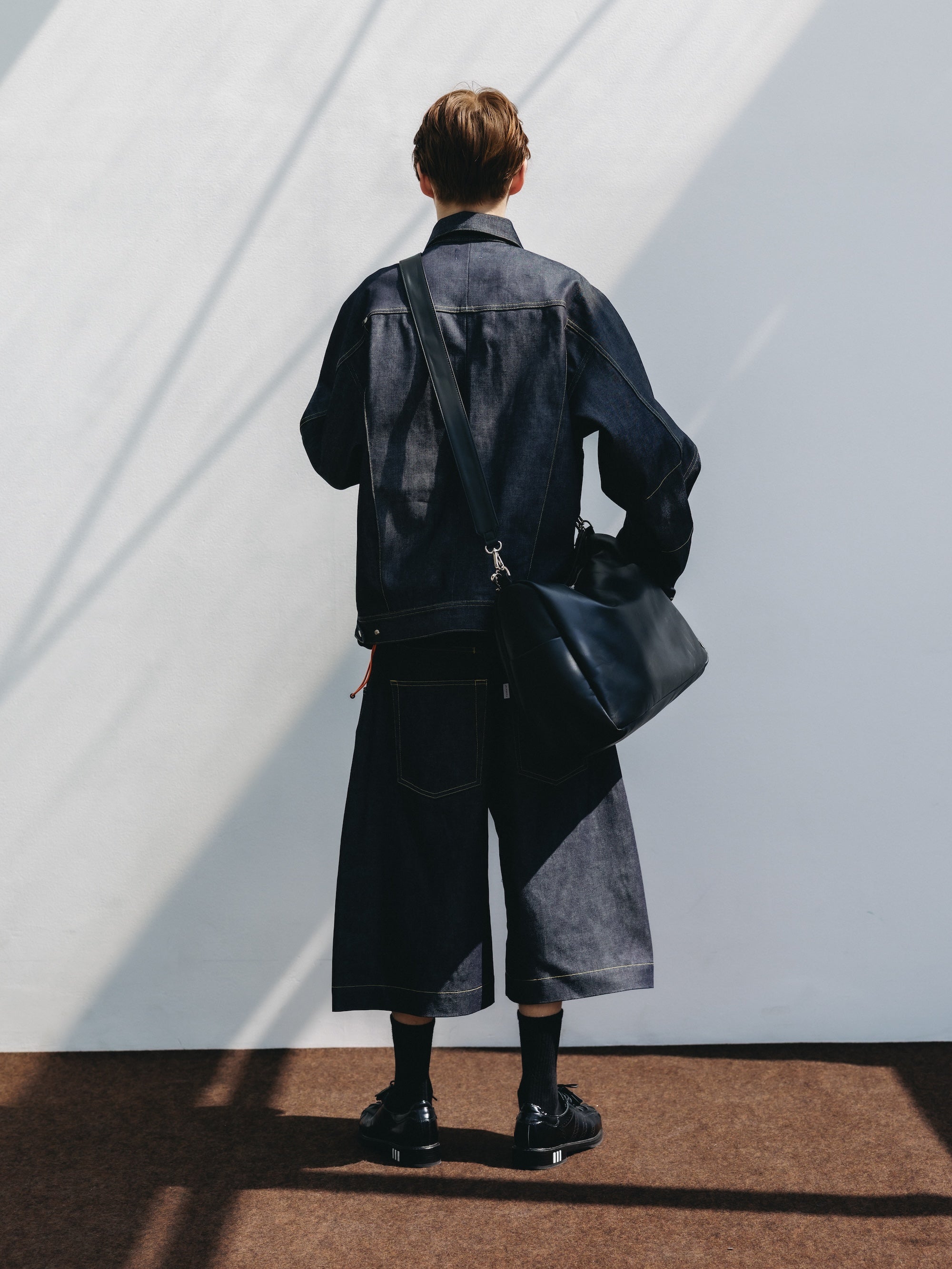 LEATHER DAYOFF BAG LARGE (BLACK)