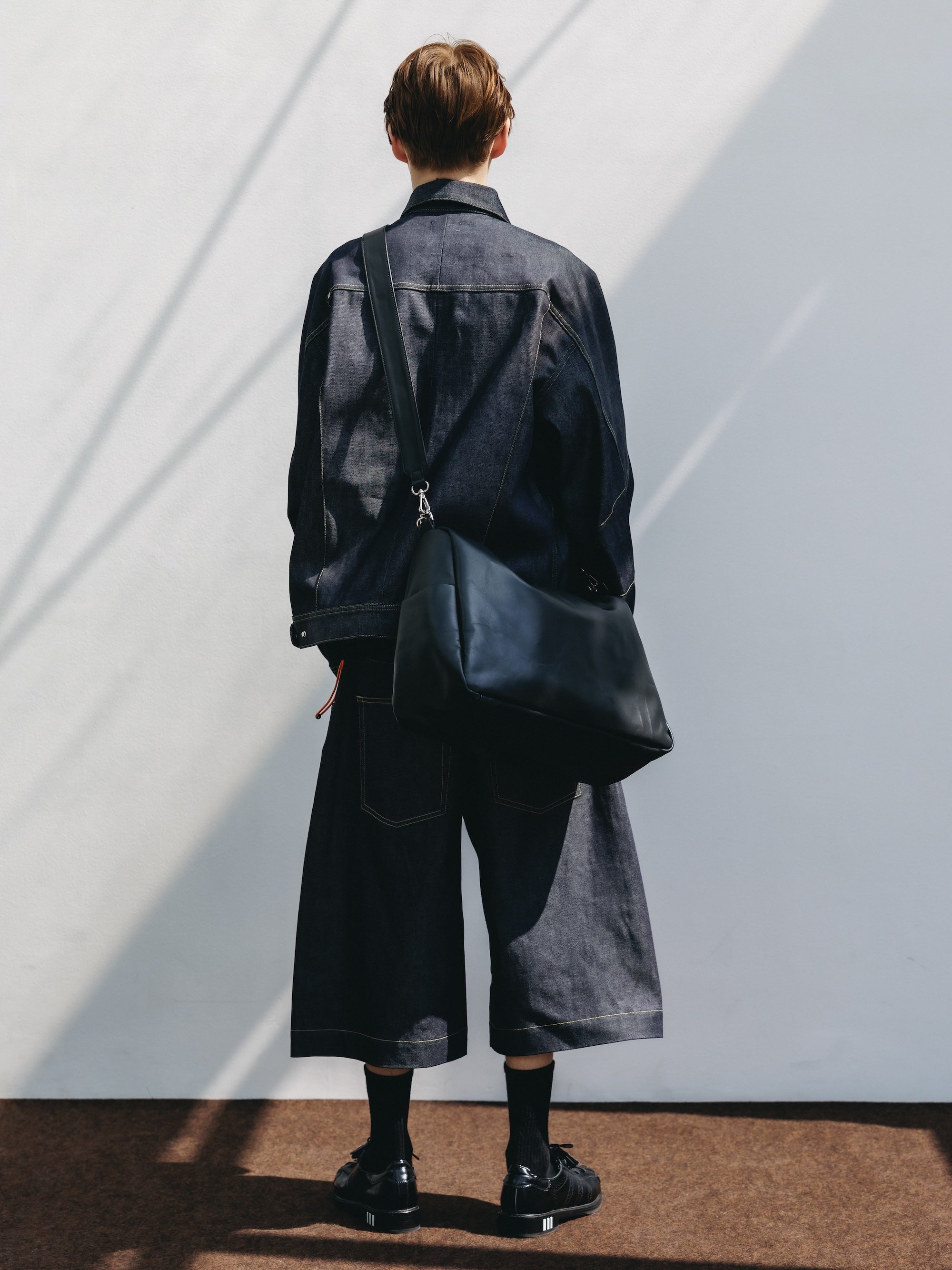 【6.17 WED 20:00- IN STOCK】LEATHER DAYOFF BAG LARGE (BLACK)