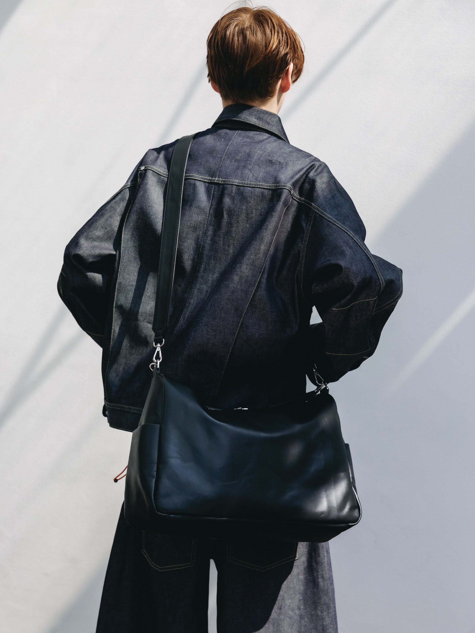 【6.17 WED 20:00- IN STOCK】LEATHER DAYOFF BAG LARGE (BLACK)