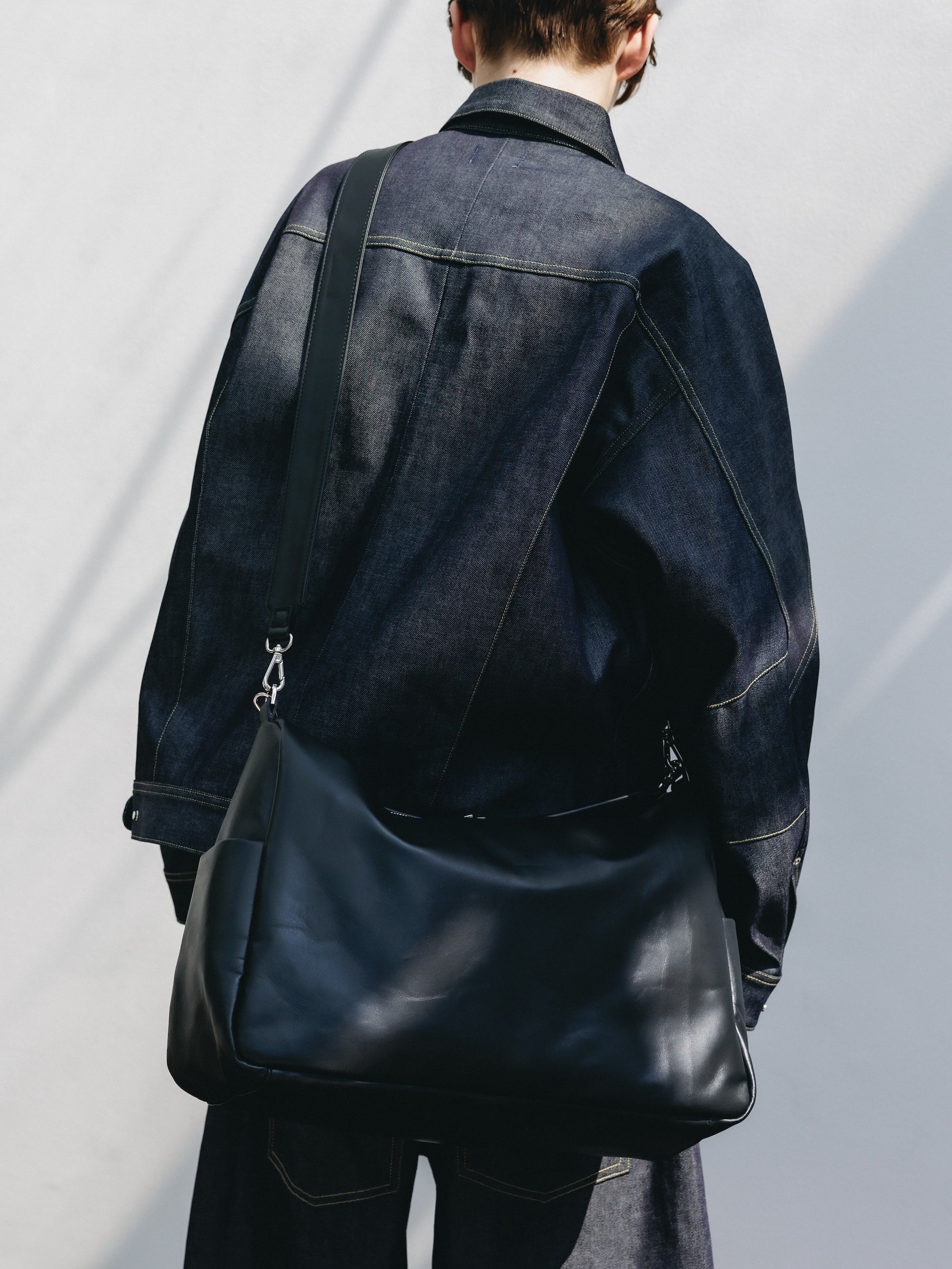 【6.17 WED 20:00- IN STOCK】LEATHER DAYOFF BAG LARGE (BLACK)