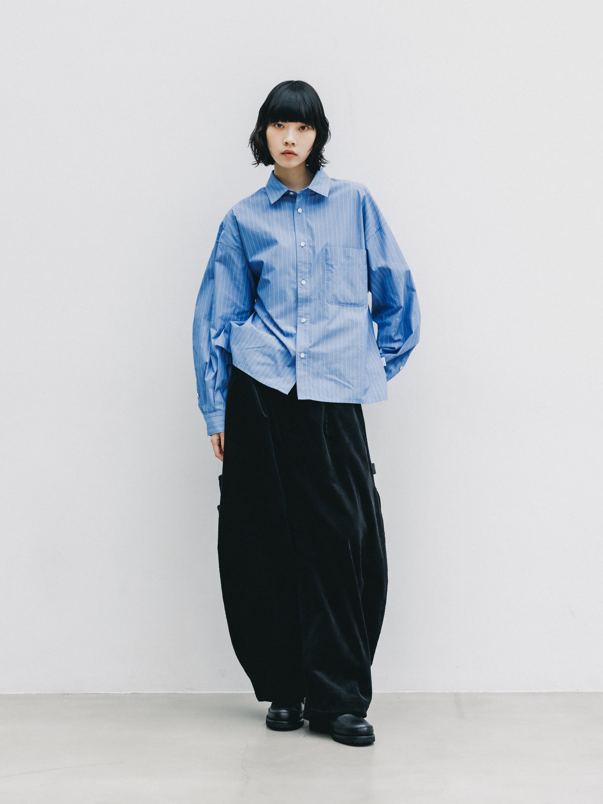 【10.14 WED 20:00- IN STOCK】 STRIPED EVERYDAY BOX FIT L/S SHIRT (BLUE STRIPE)