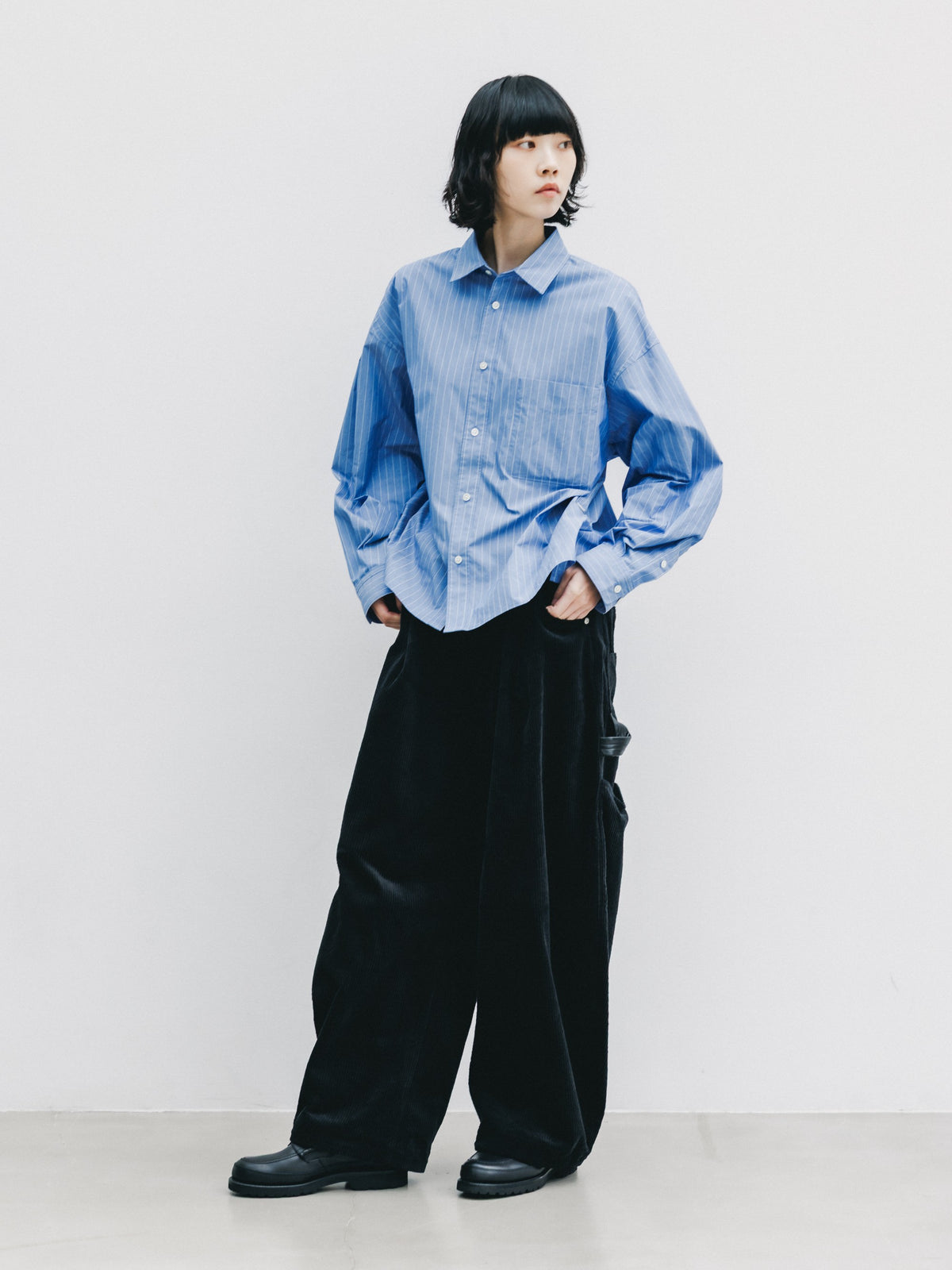 【10.14 WED 20:00- IN STOCK】 STRIPED EVERYDAY BOX FIT L/S SHIRT (BLUE STRIPE)