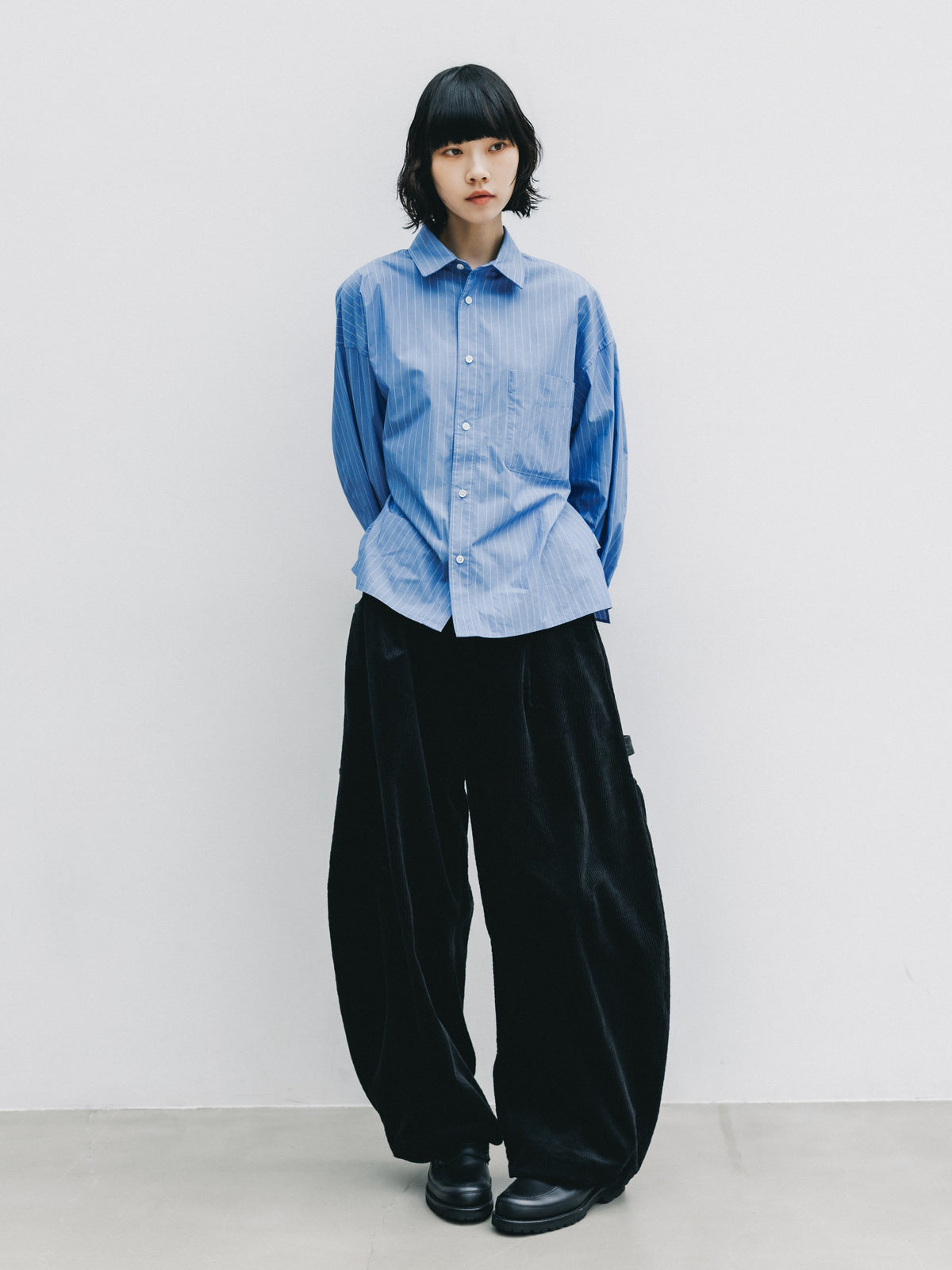 【10.14 WED 20:00- IN STOCK】 STRIPED EVERYDAY BOX FIT L/S SHIRT (BLUE STRIPE)