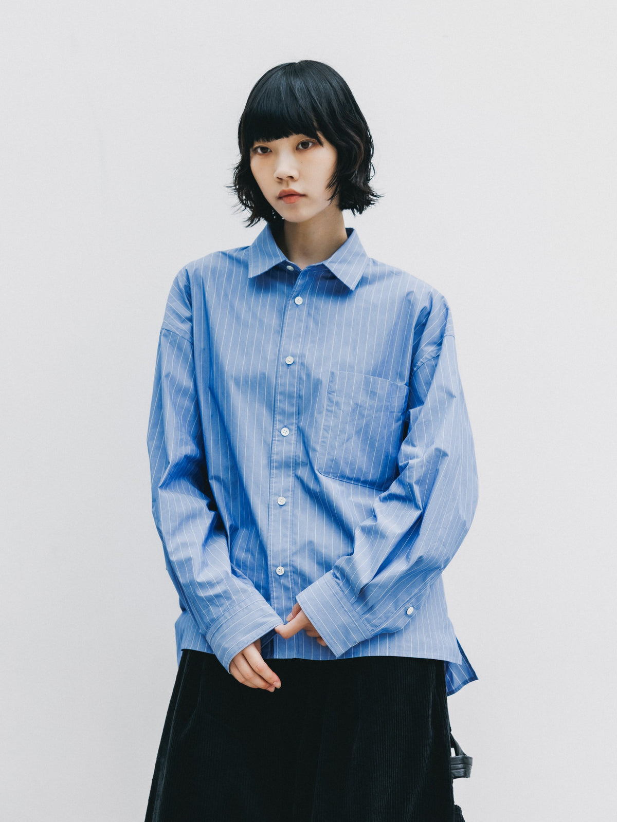 【10.14 WED 20:00- IN STOCK】 STRIPED EVERYDAY BOX FIT L/S SHIRT (BLUE STRIPE)
