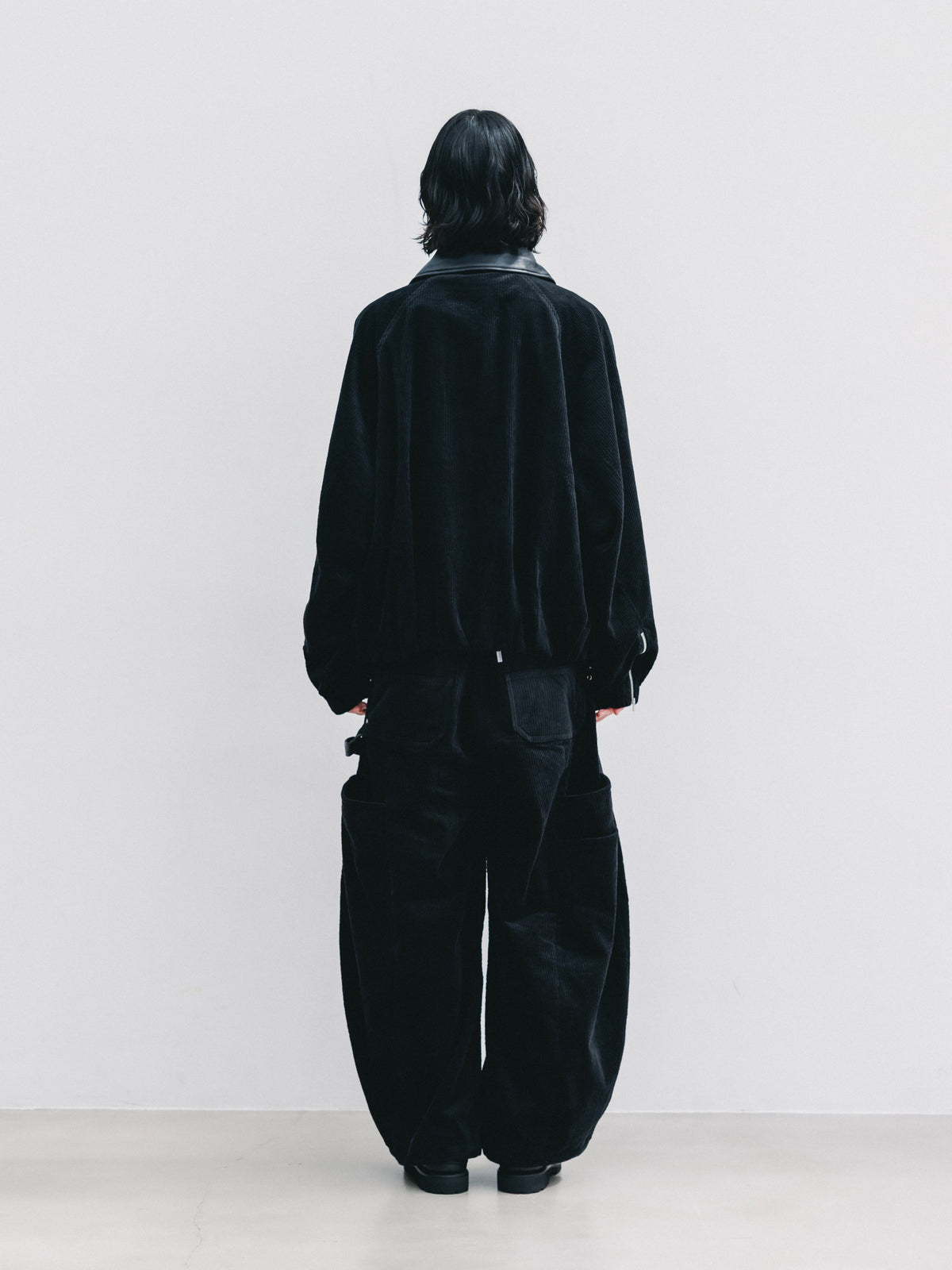 【10.21 WED 20:00- IN STOCK】 LEATHER COLLAR CORDUROY CITY UTILITY BALLOON JACKET (BLACK)
