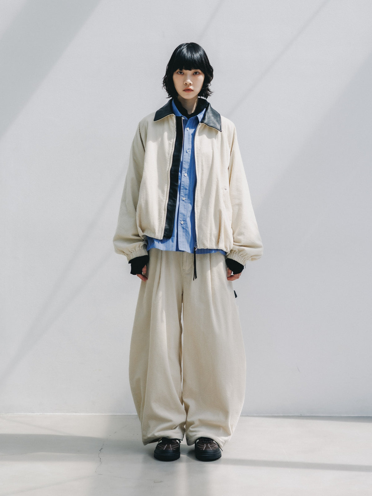 【10.21 WED 20:00- IN STOCK】 LEATHER COLLAR CORDUROY CITY UTILITY BALLOON JACKET (OFF WHITE)