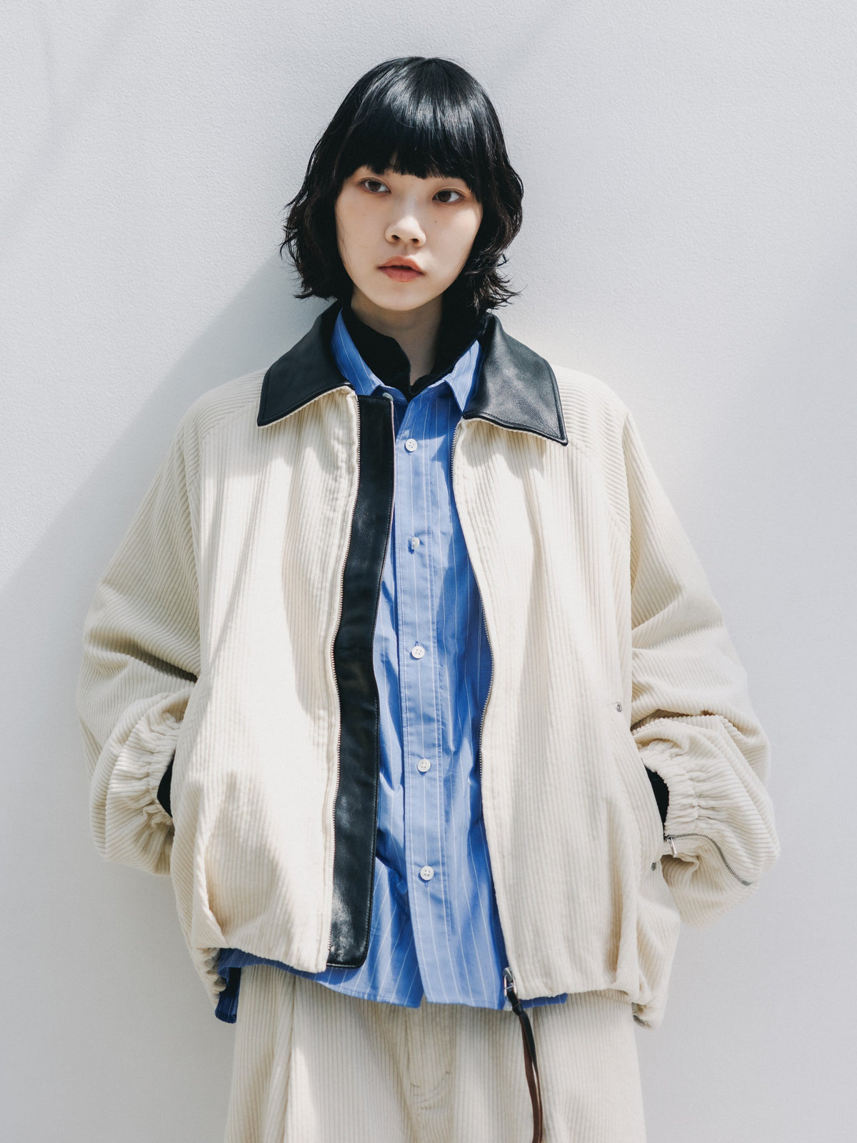 【10.21 WED 20:00- IN STOCK】 LEATHER COLLAR CORDUROY CITY UTILITY BALLOON JACKET (OFF WHITE)