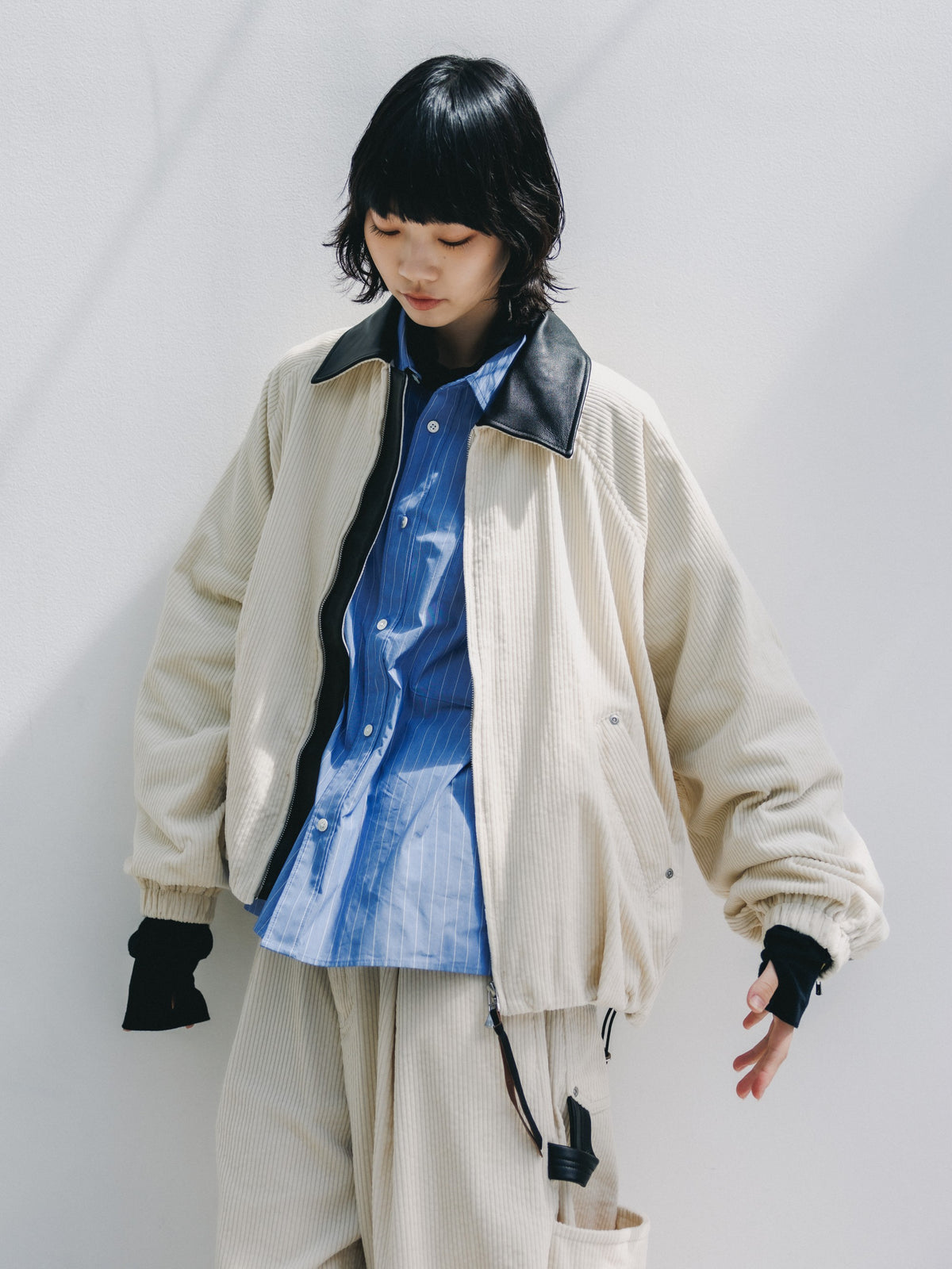 【10.21 WED 20:00- IN STOCK】 LEATHER COLLAR CORDUROY CITY UTILITY BALLOON JACKET (OFF WHITE)