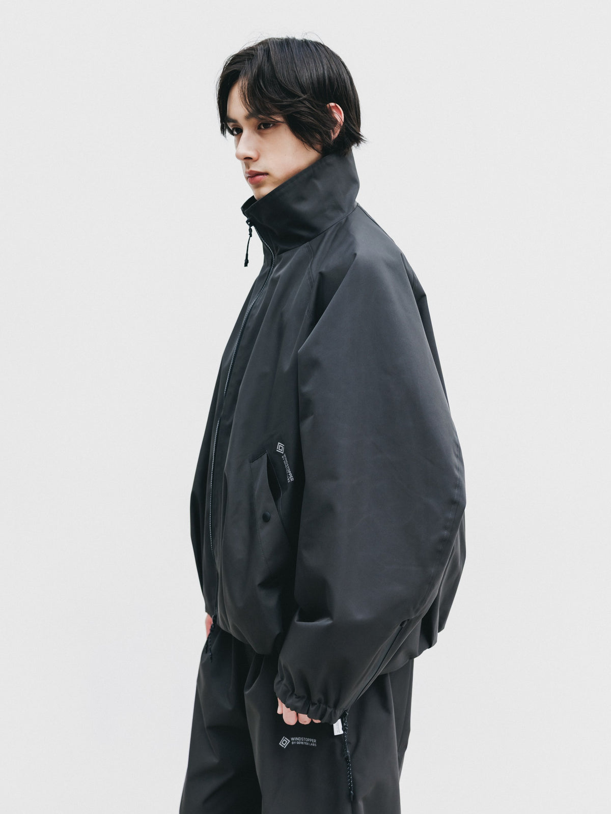 【10.17 SAT 20:00- IN STOCK】 +phenix WINDSTOPPER® by GORE-TEX LABS TWILL CITY STAND BALLOON UTILITY JACKET (SHADOW GRAY)