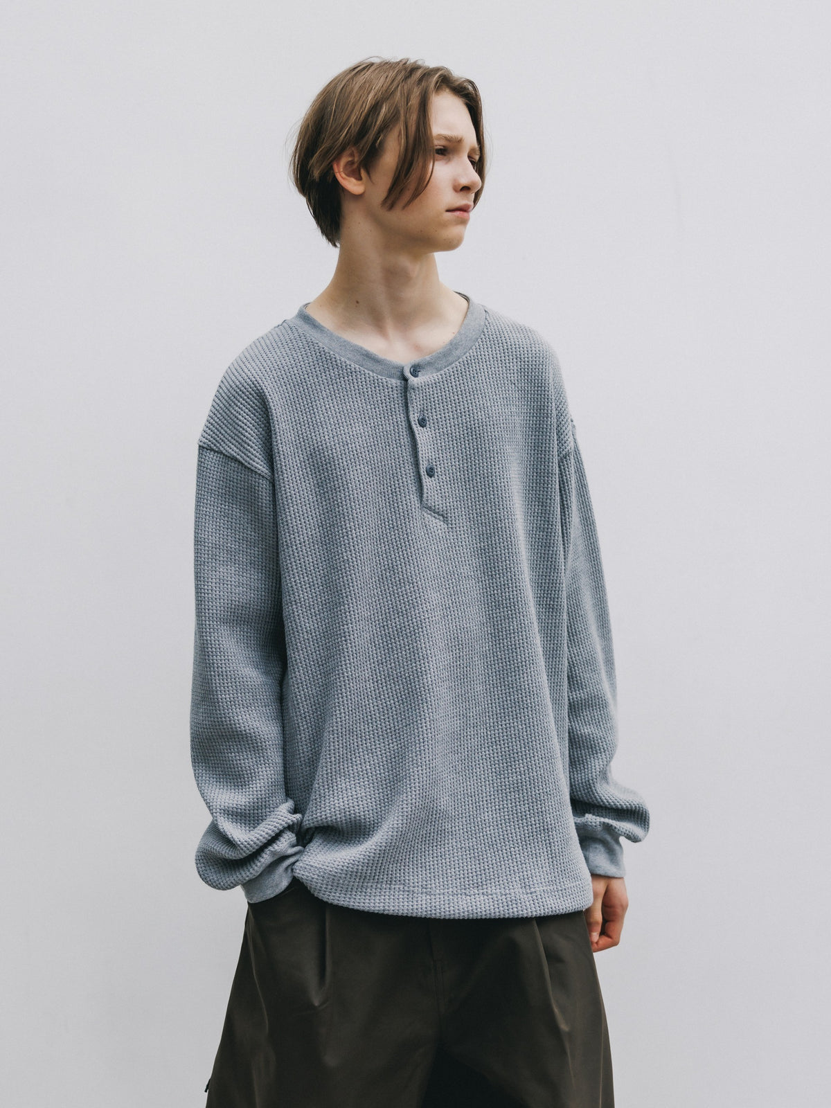 【10.28 WED 20:00- IN STOCK】 THERMAL HENLEY NECK L/S T-SHIRT WITH DRAWSTRINGS (GRAY)
