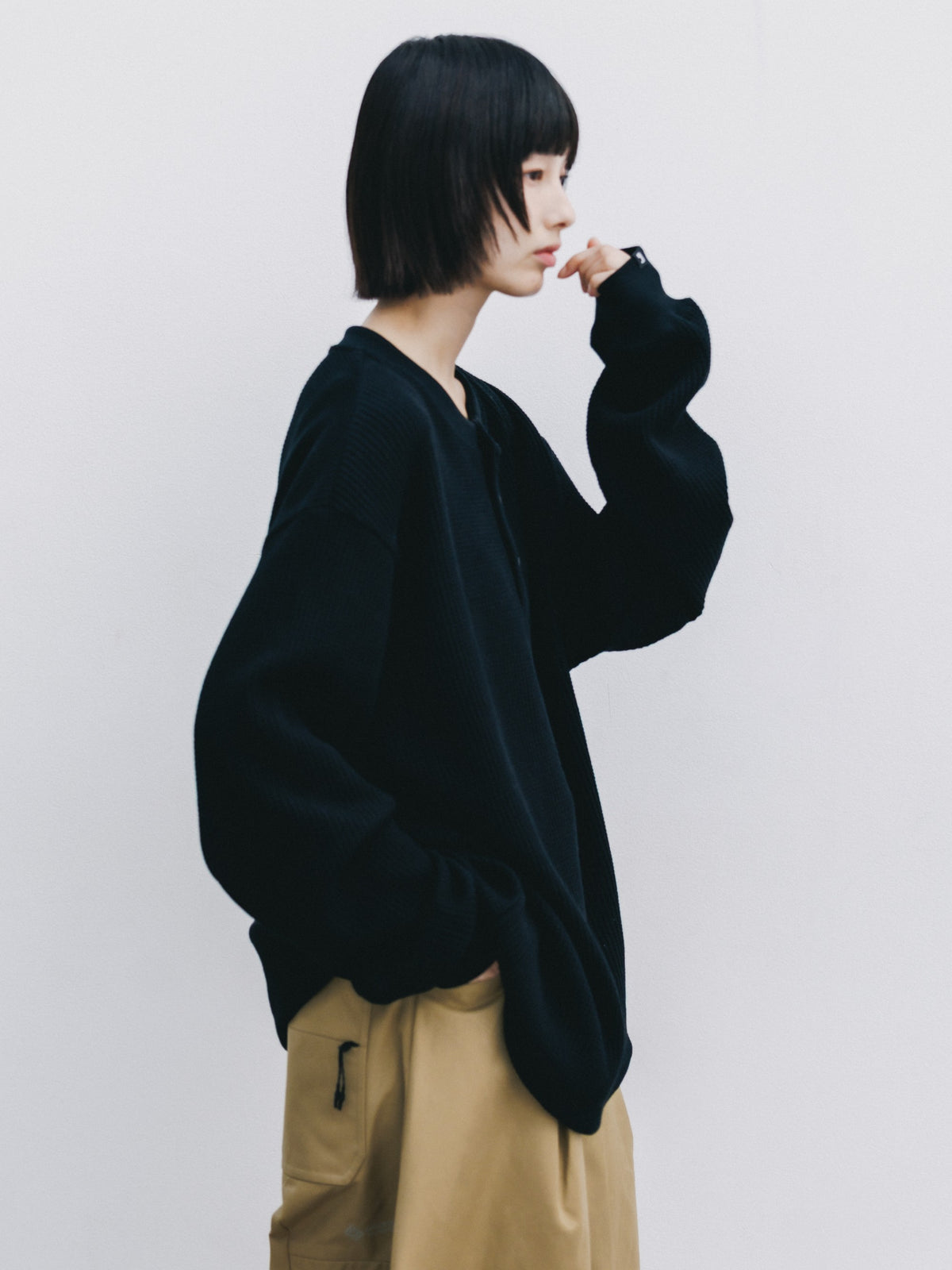 【10.28 WED 20:00- IN STOCK】 THERMAL HENLEY NECK L/S T-SHIRT WITH DRAWSTRINGS (BLACK)