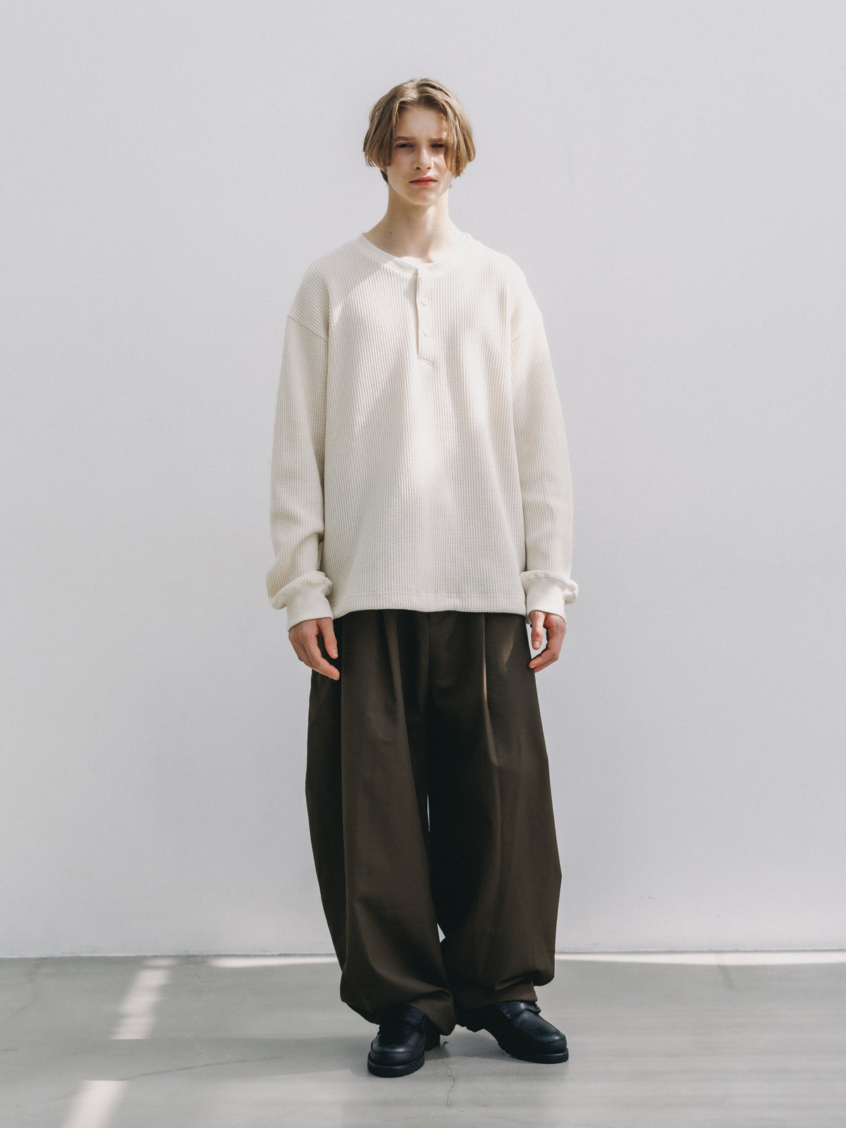 【10.28 WED 20:00- IN STOCK】 THERMAL HENLEY NECK L/S T-SHIRT WITH DRAWSTRINGS (IVORY)