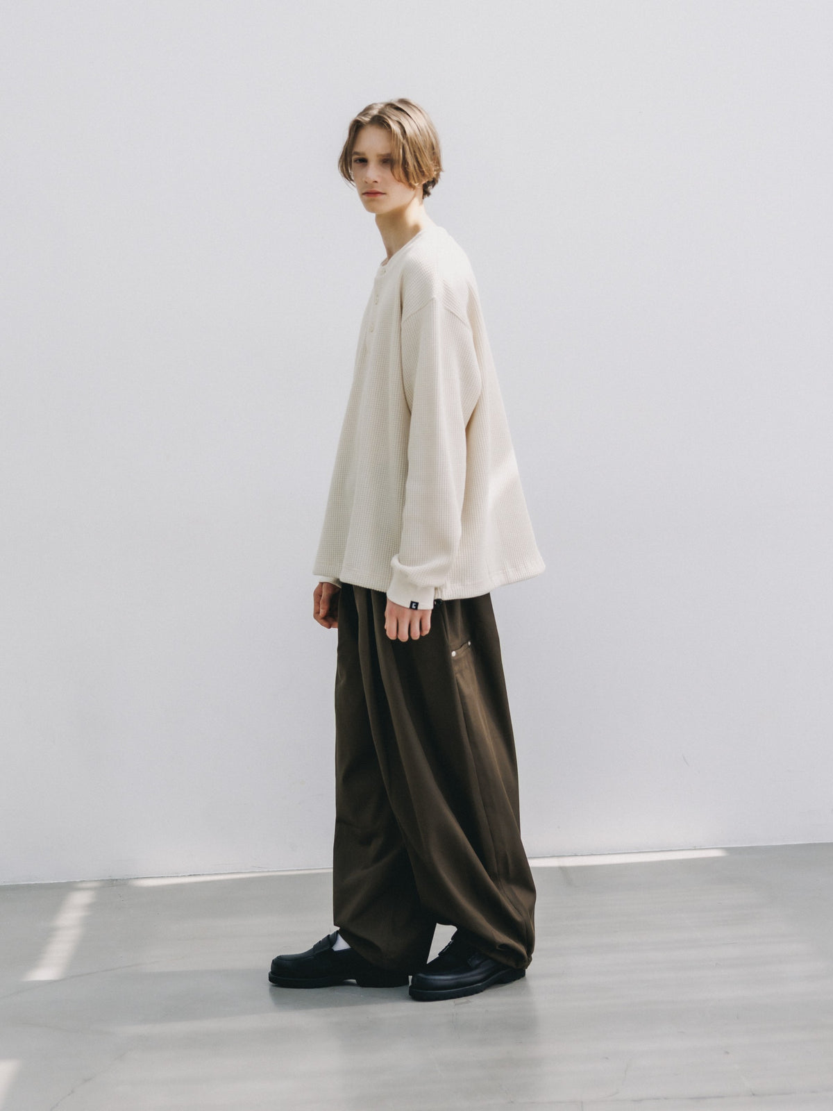 【10.28 WED 20:00- IN STOCK】 THERMAL HENLEY NECK L/S T-SHIRT WITH DRAWSTRINGS (IVORY)