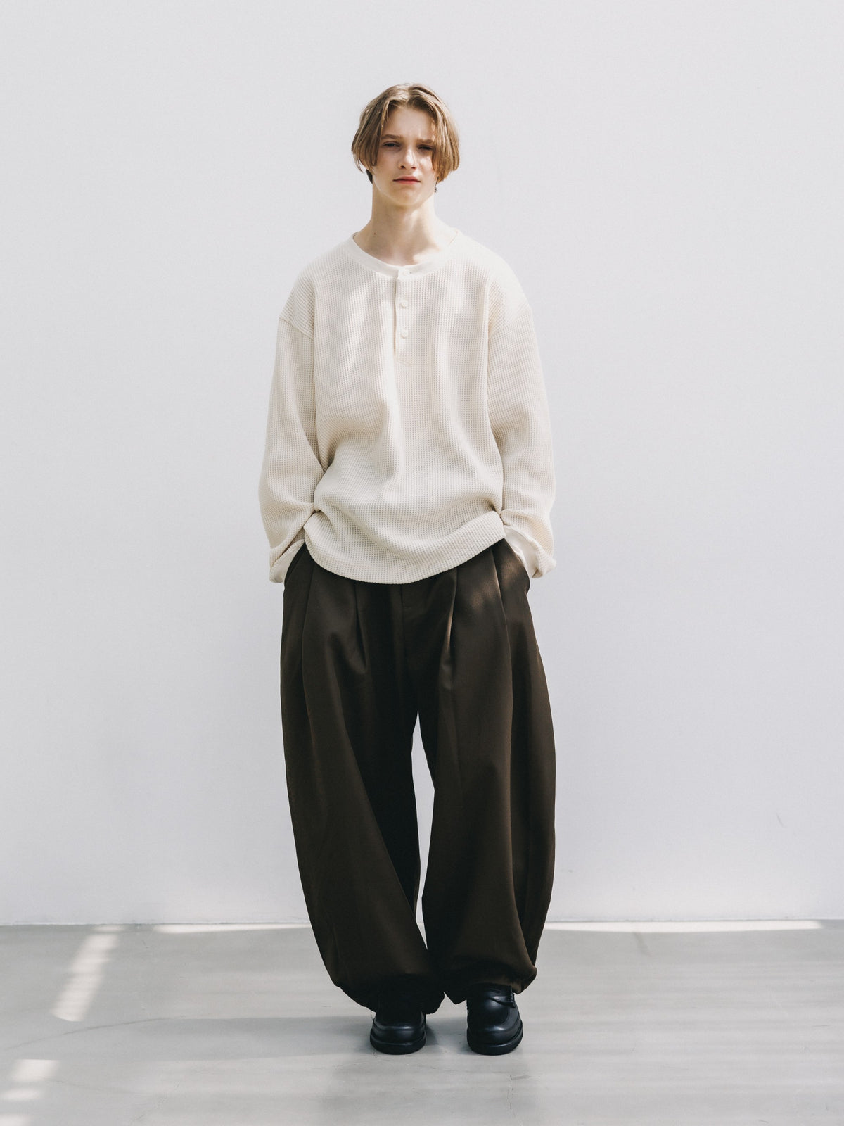 【10.28 WED 20:00- IN STOCK】 THERMAL HENLEY NECK L/S T-SHIRT WITH DRAWSTRINGS (IVORY)