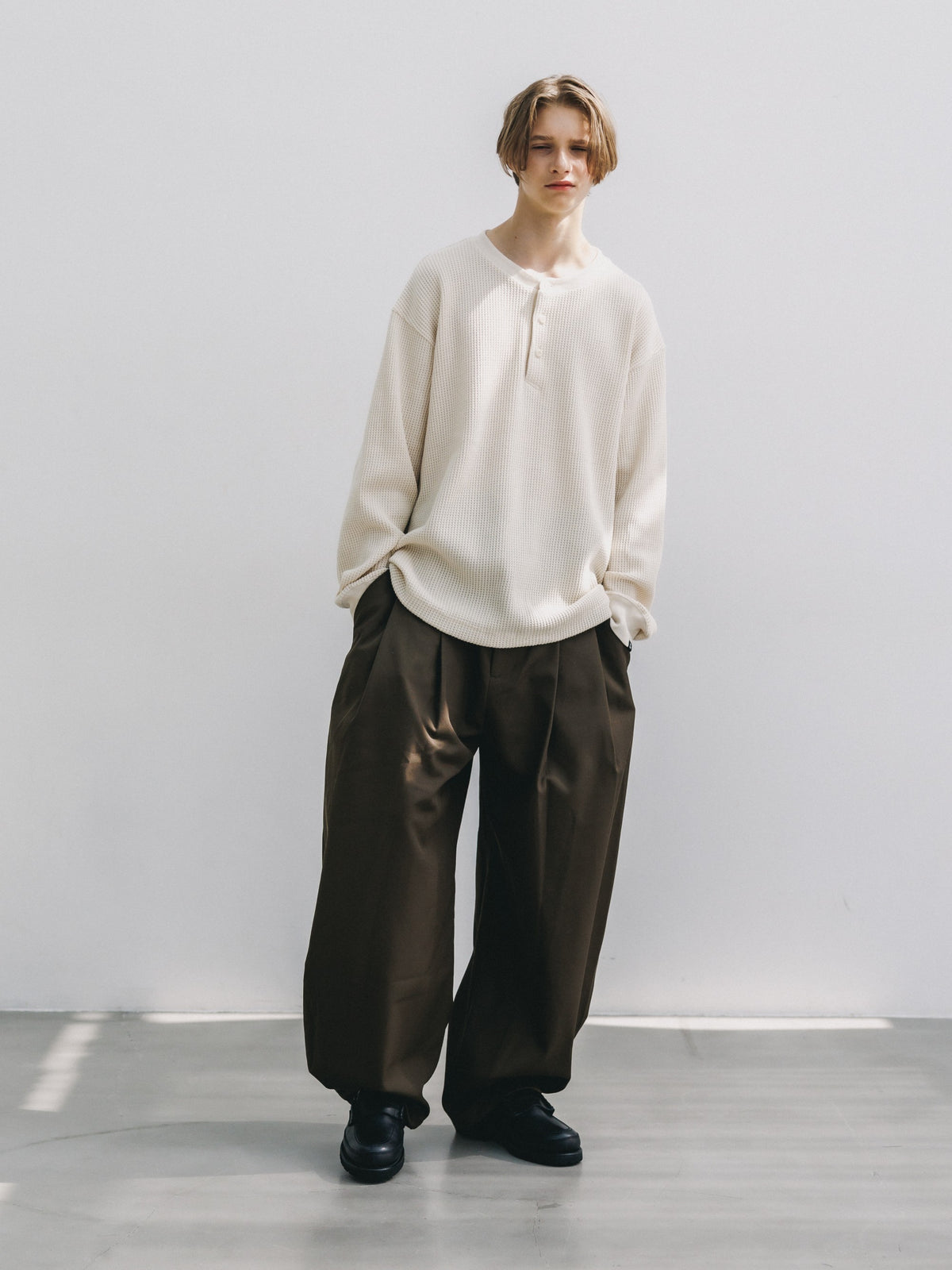 【10.28 WED 20:00- IN STOCK】 THERMAL HENLEY NECK L/S T-SHIRT WITH DRAWSTRINGS (IVORY)