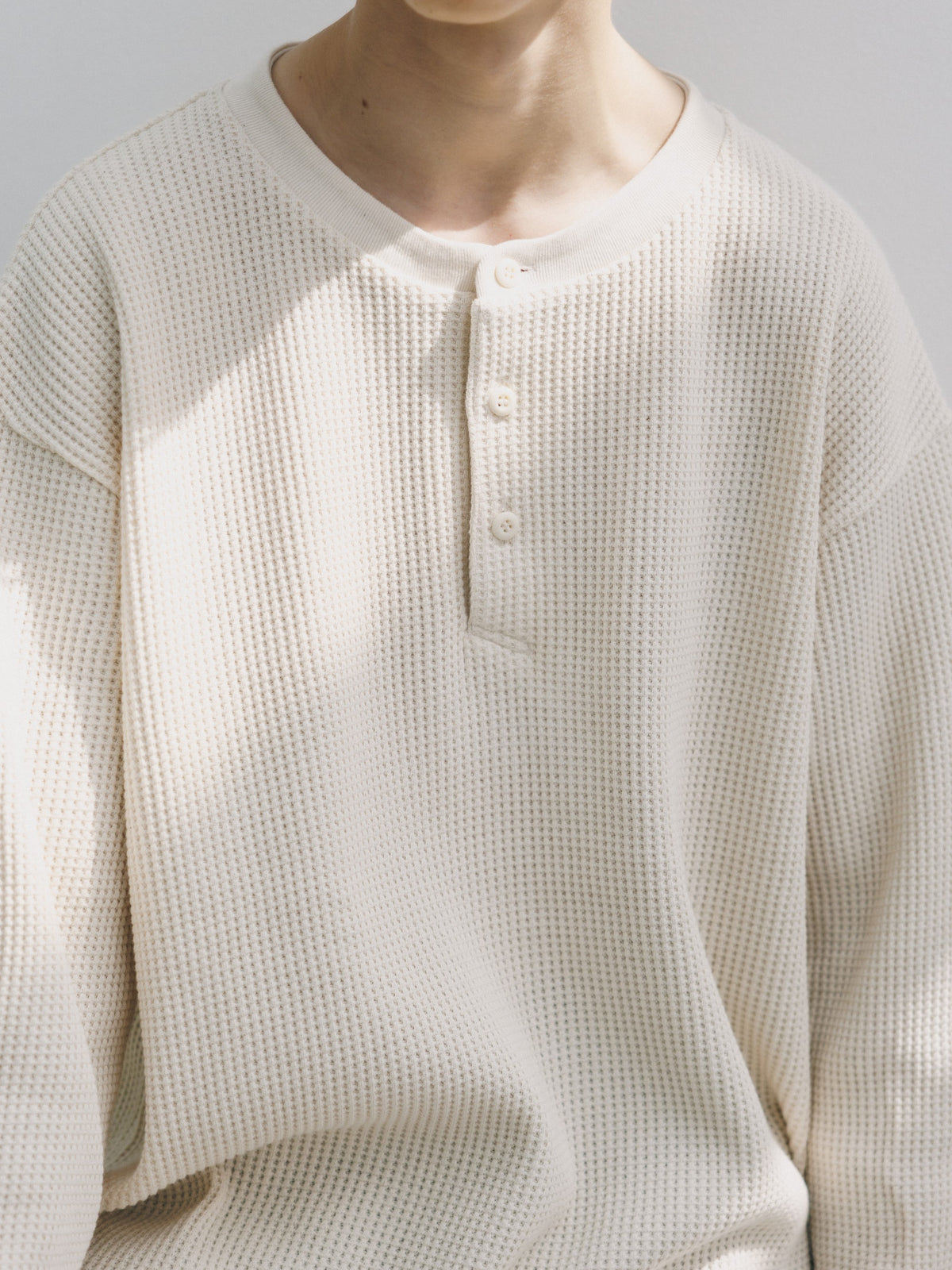 【10.28 WED 20:00- IN STOCK】 THERMAL HENLEY NECK L/S T-SHIRT WITH DRAWSTRINGS (IVORY)