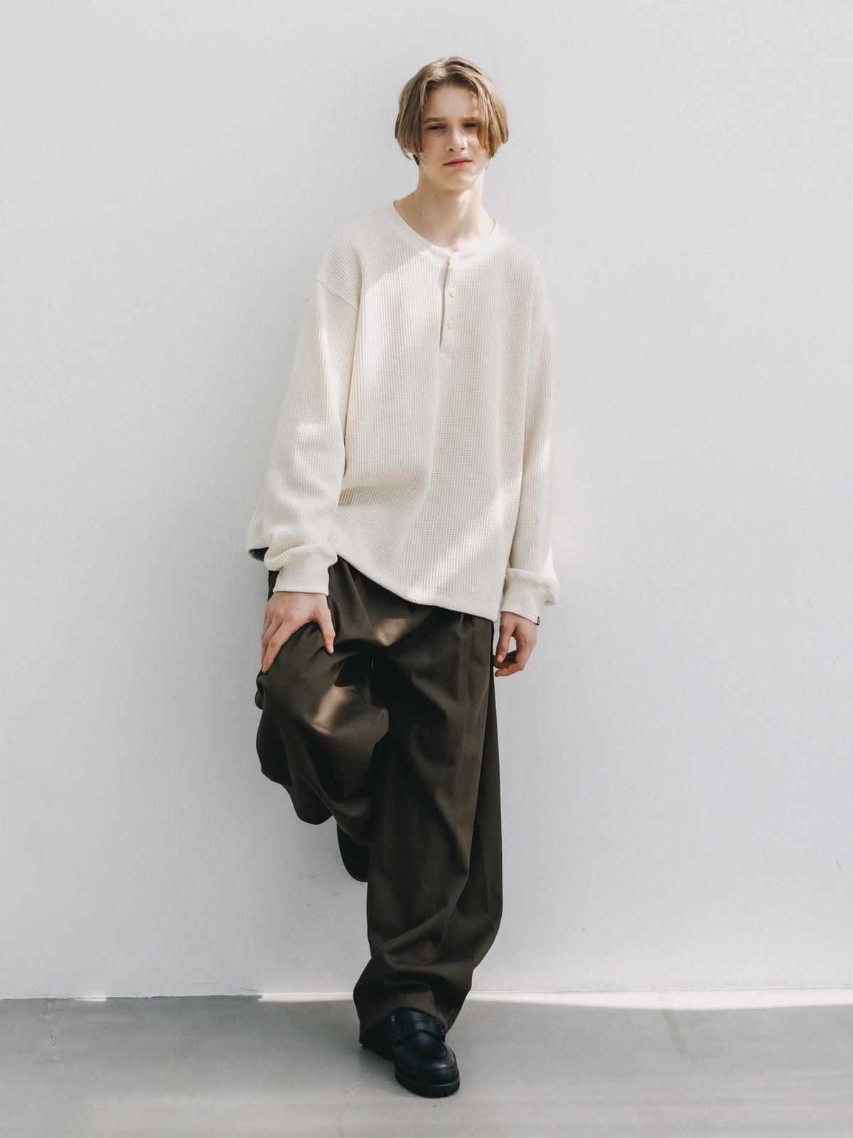 【10.28 WED 20:00- IN STOCK】 THERMAL HENLEY NECK L/S T-SHIRT WITH DRAWSTRINGS (IVORY)