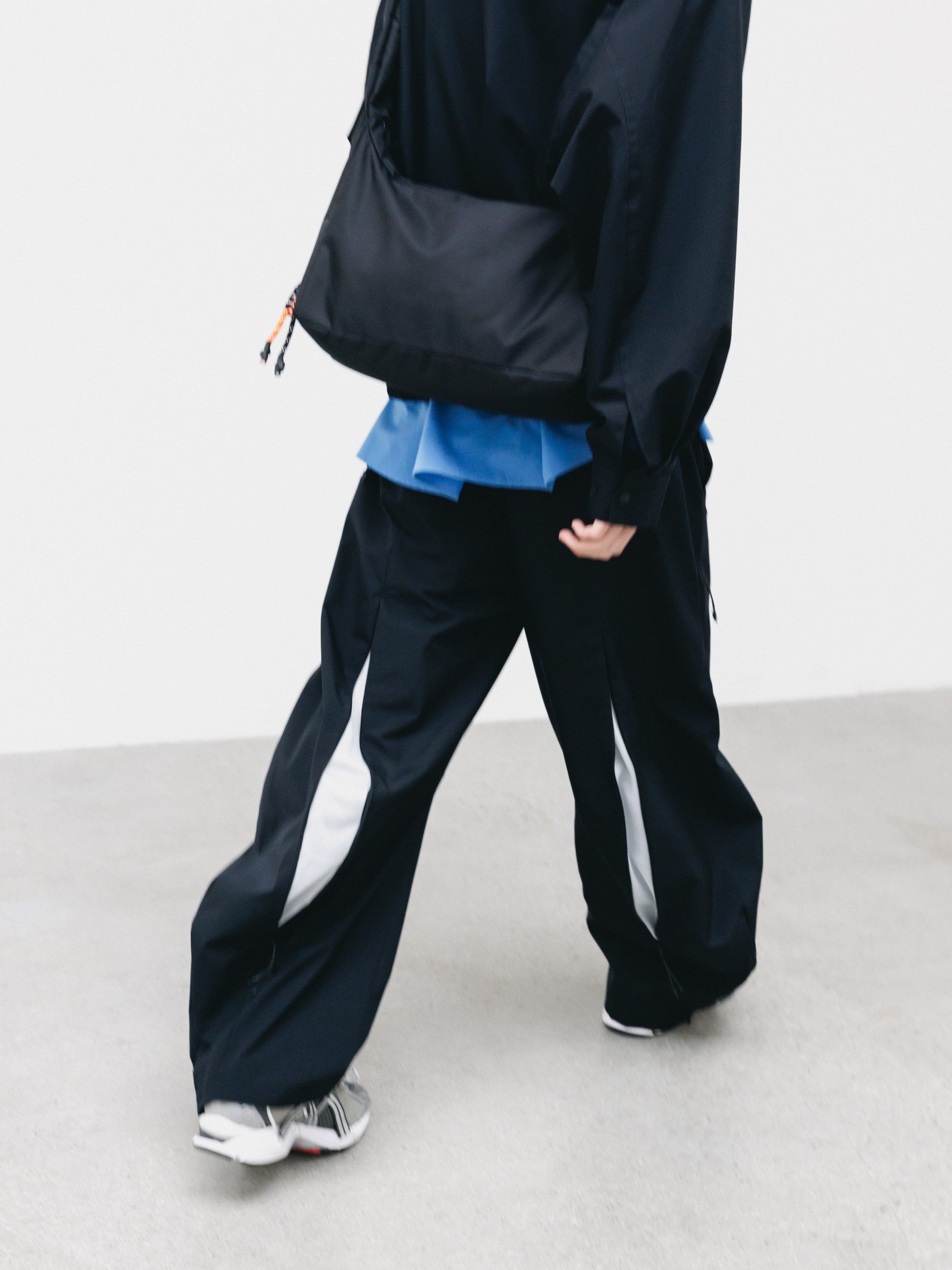 【9.2 WED 20:00- IN STOCK】+phenix WINDSTOPPER® by GORE-TEX LABS TWILL CITY BARREL LEG PANTS (BLACK×WHITE)